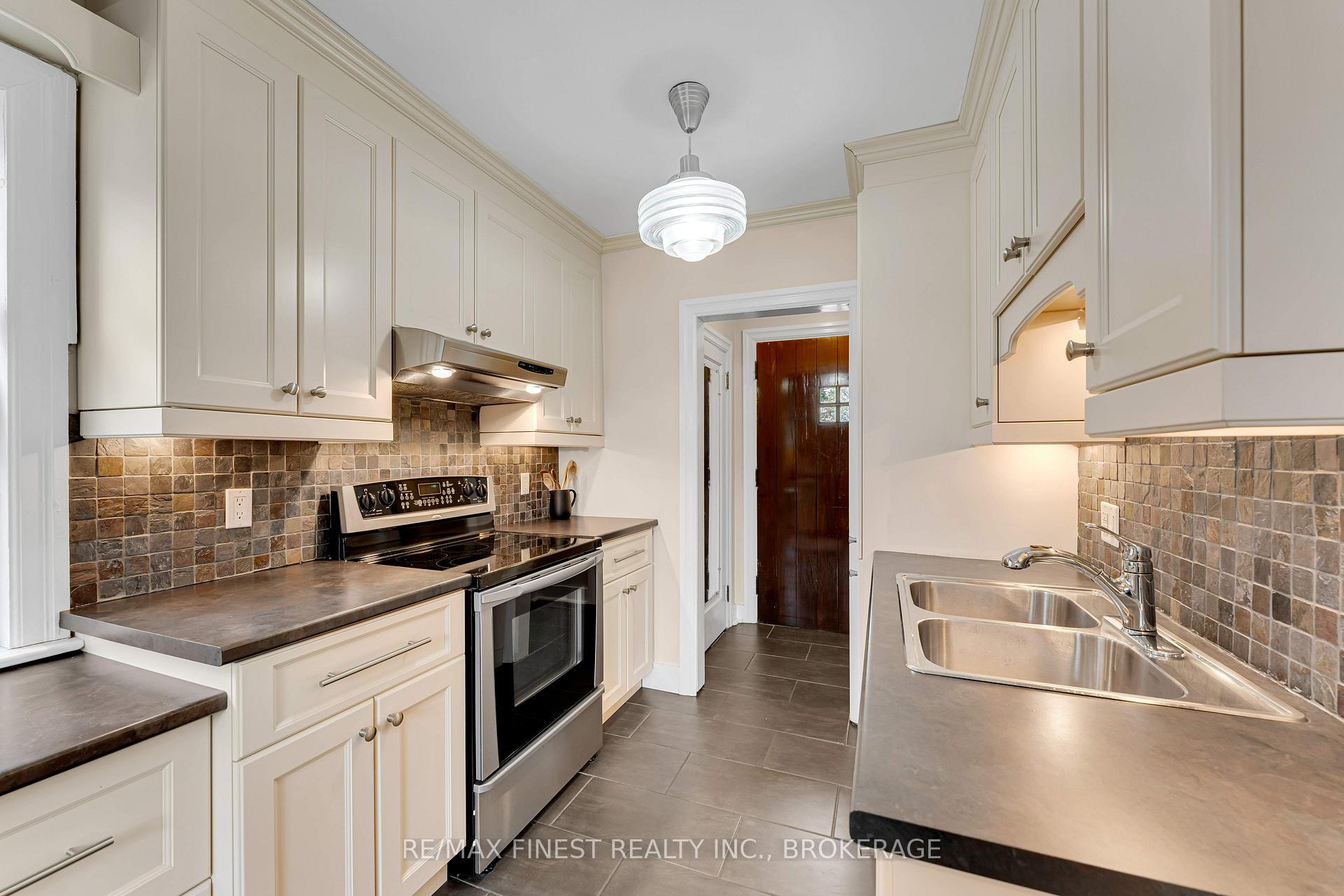 Photo 10 of 298 College Street, Kingston, Central City East — HOMEH