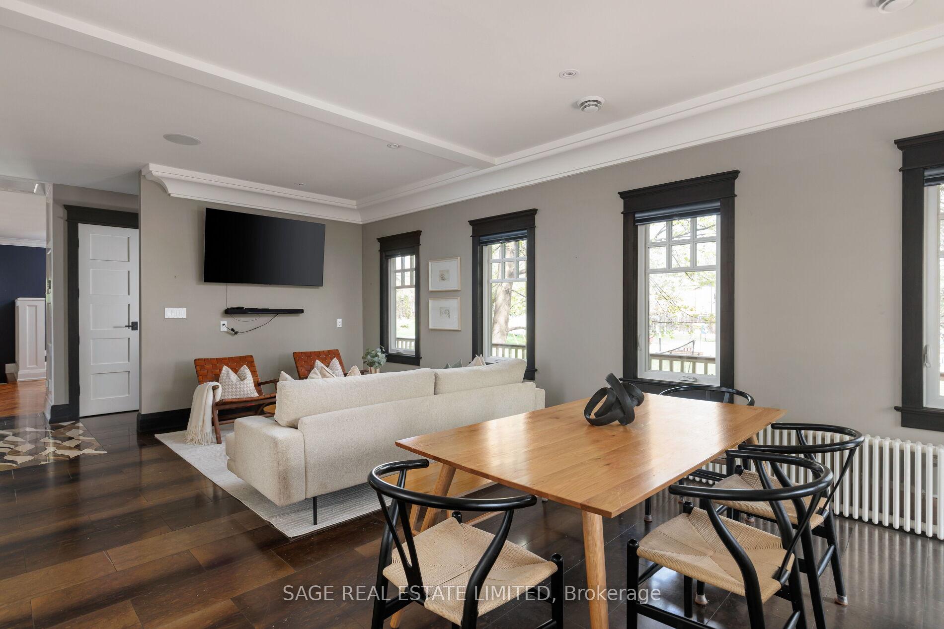 Photo 5 of 39 Loyalist Road, Etobicoke, Kingsway South — HOMEH