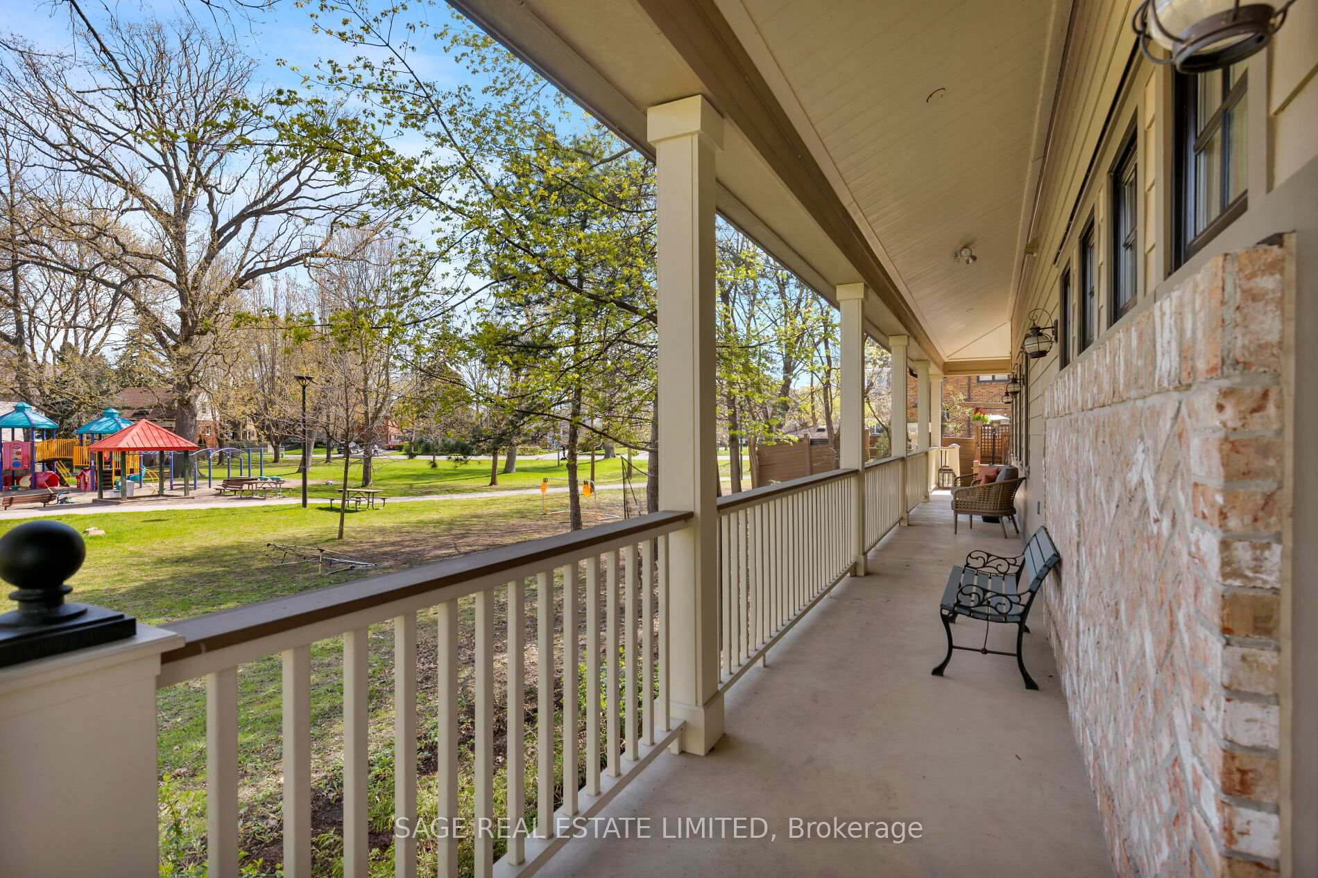 Photo 12 of 39 Loyalist Road, Etobicoke, Kingsway South — HOMEH