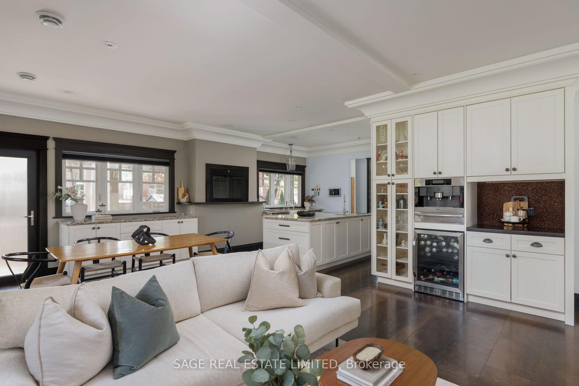 Photo 13 of 39 Loyalist Road, Etobicoke, Kingsway South — HOMEH