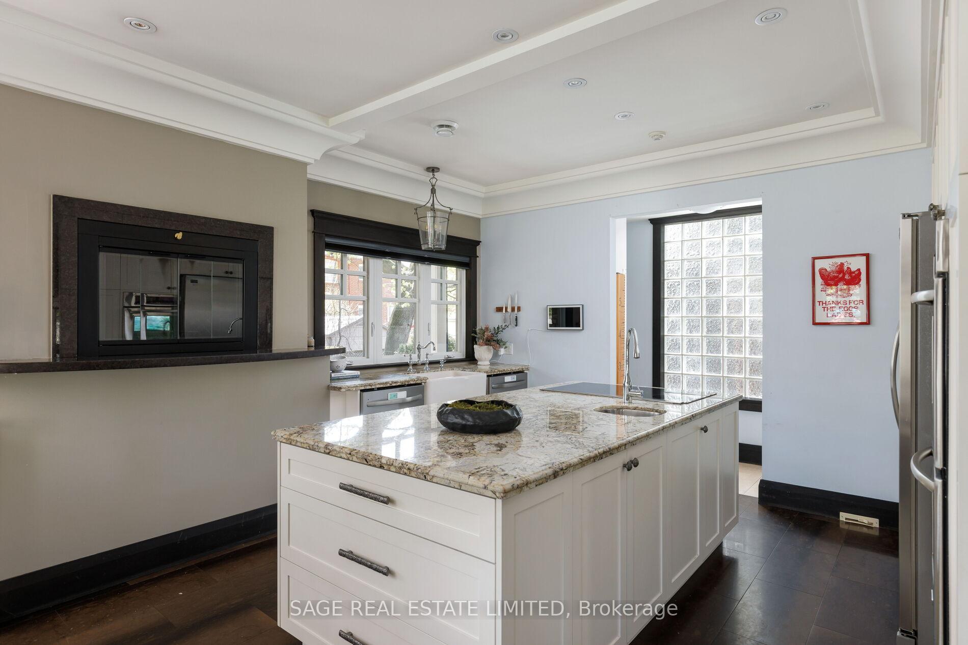 Photo 14 of 39 Loyalist Road, Etobicoke, Kingsway South — HOMEH