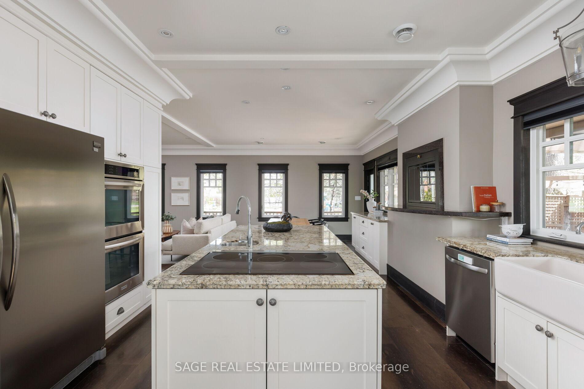 Photo 16 of 39 Loyalist Road, Etobicoke, Kingsway South — HOMEH