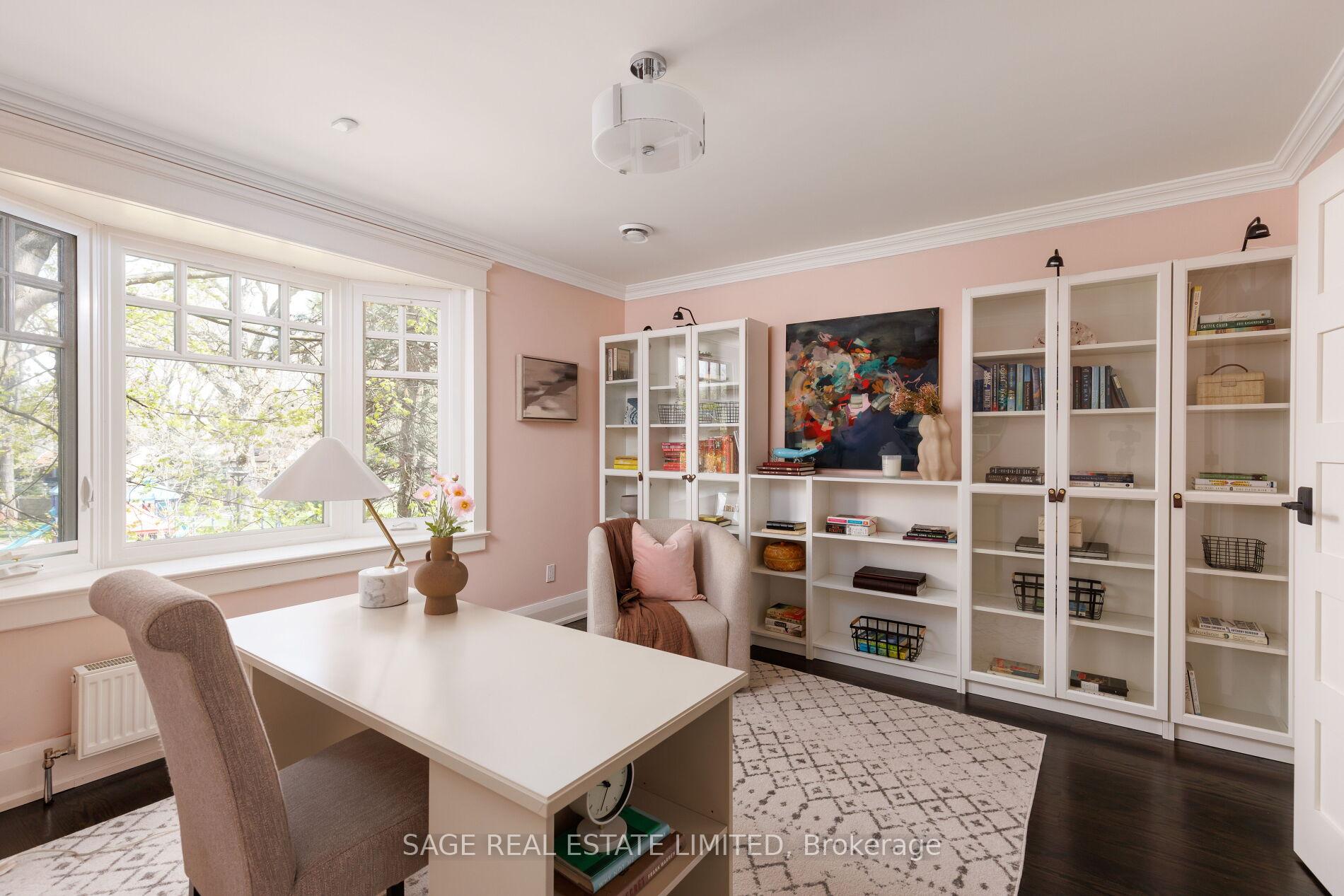 Photo 27 of 39 Loyalist Road, Etobicoke, Kingsway South — HOMEH