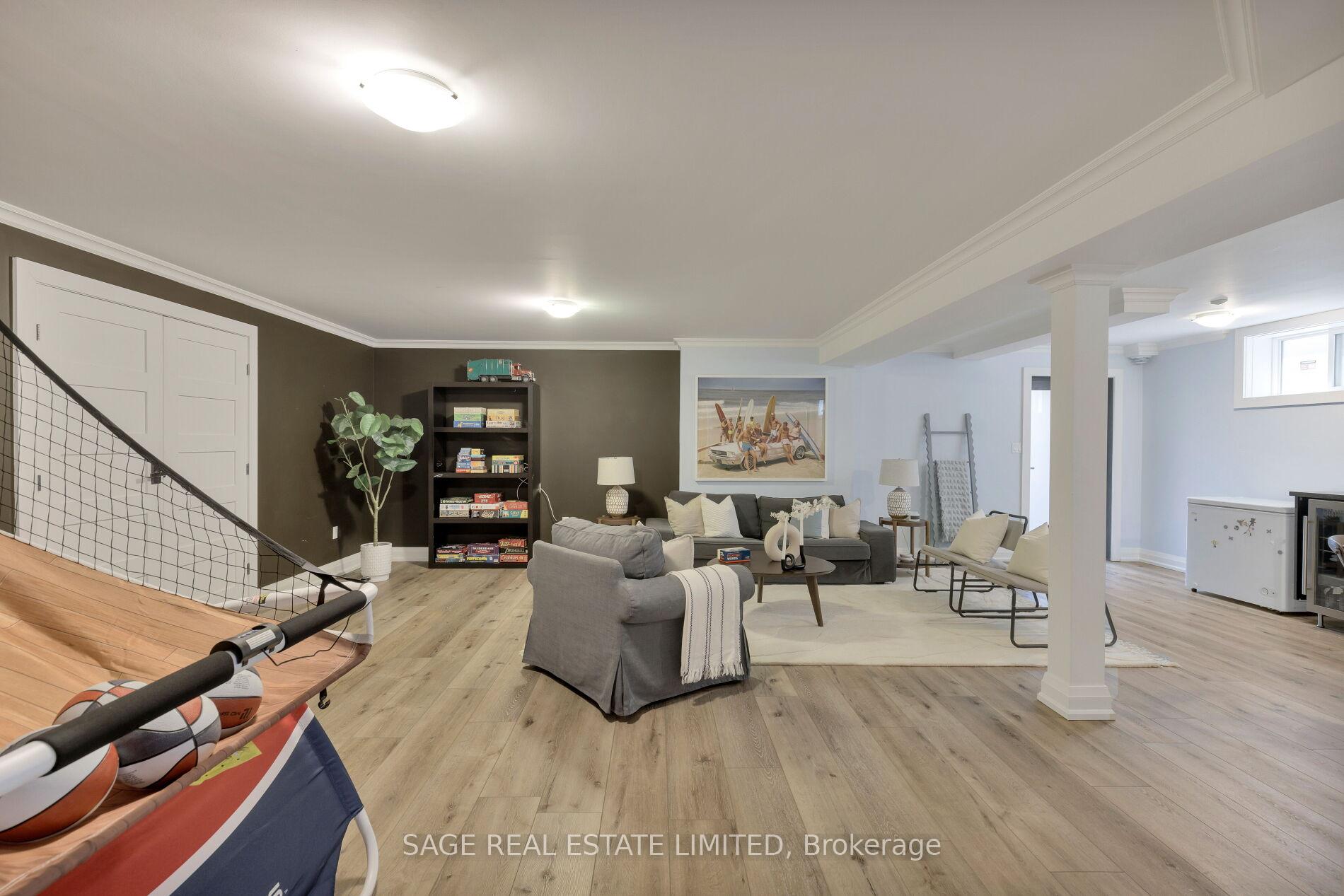 Photo 38 of 39 Loyalist Road, Etobicoke, Kingsway South — HOMEH