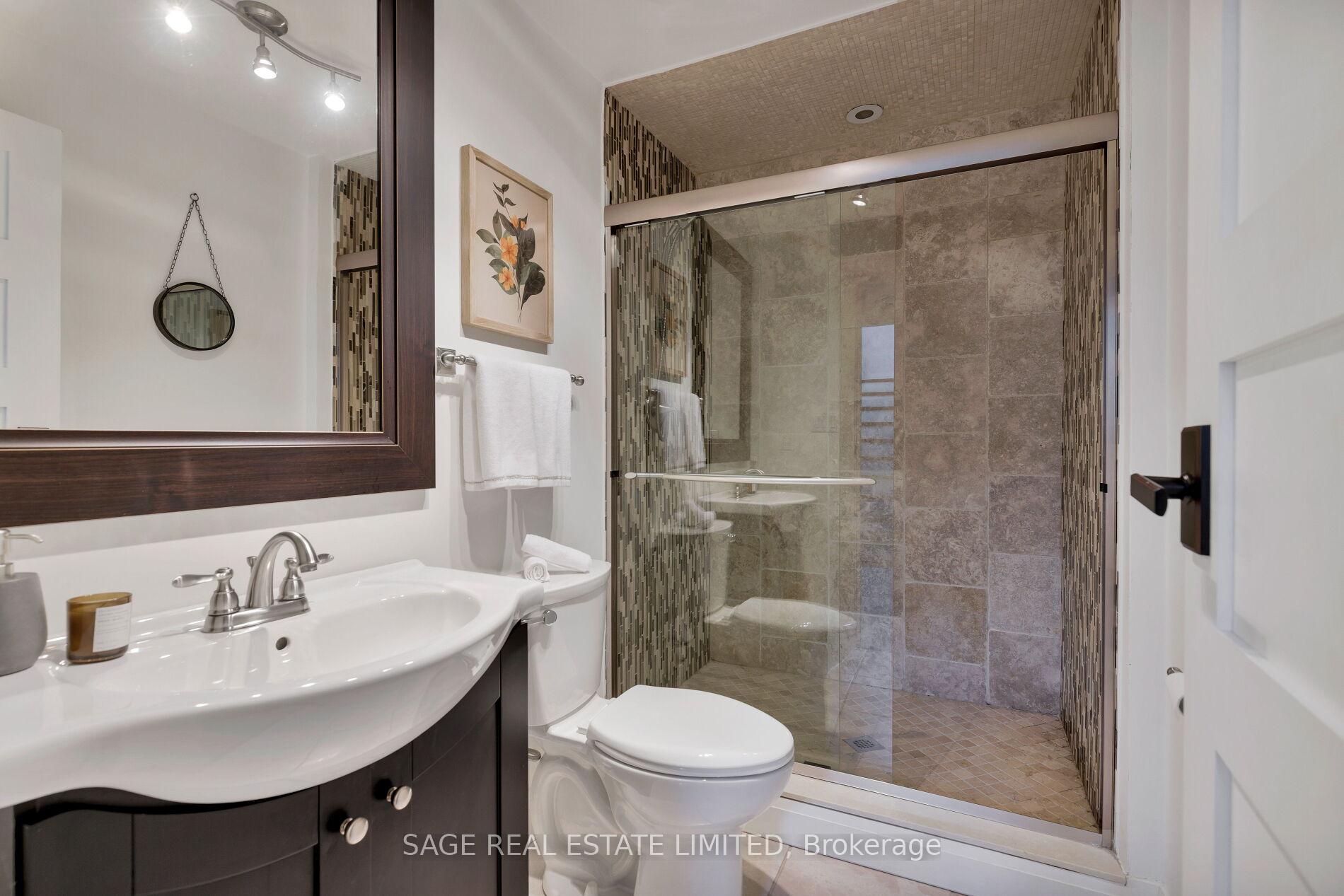 Photo 42 of 39 Loyalist Road, Etobicoke, Kingsway South — HOMEH