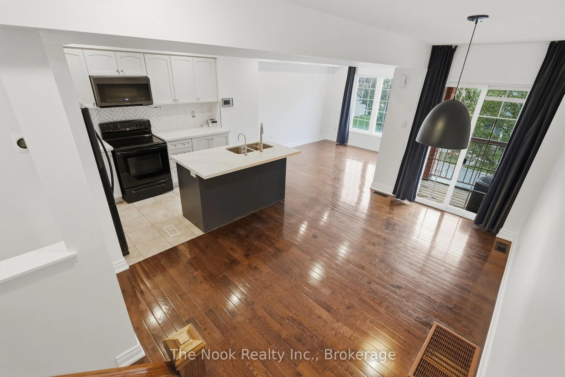 Photo 4 of 27 Blunden Road, Ajax, Central East — HOMEH