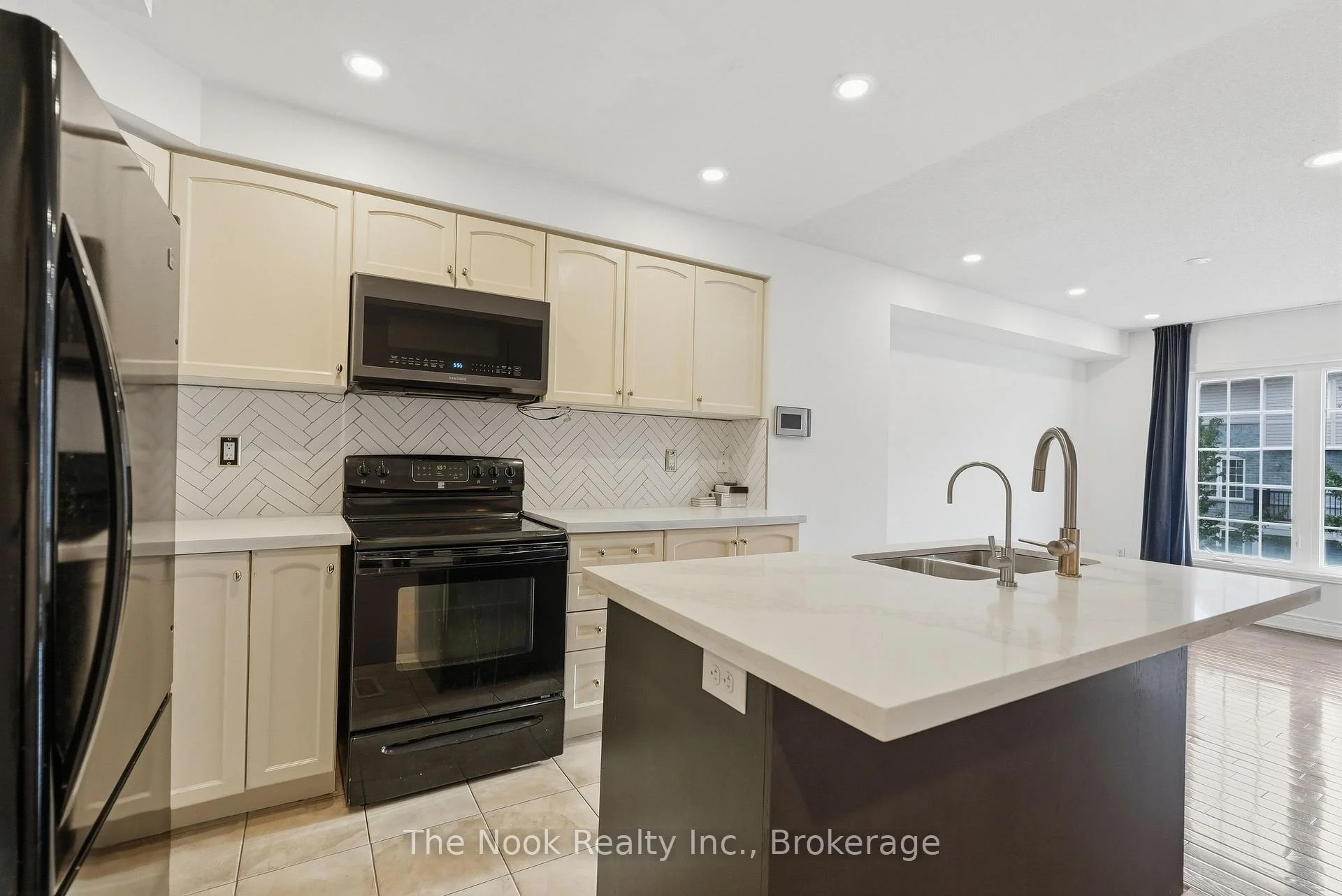 Photo 5 of 27 Blunden Road, Ajax, Central East — HOMEH