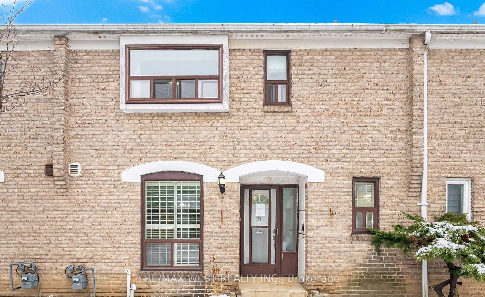 Photo 2 of Unit 24, 25 Gosford Boulevard, North York, Black Creek — HOMEH