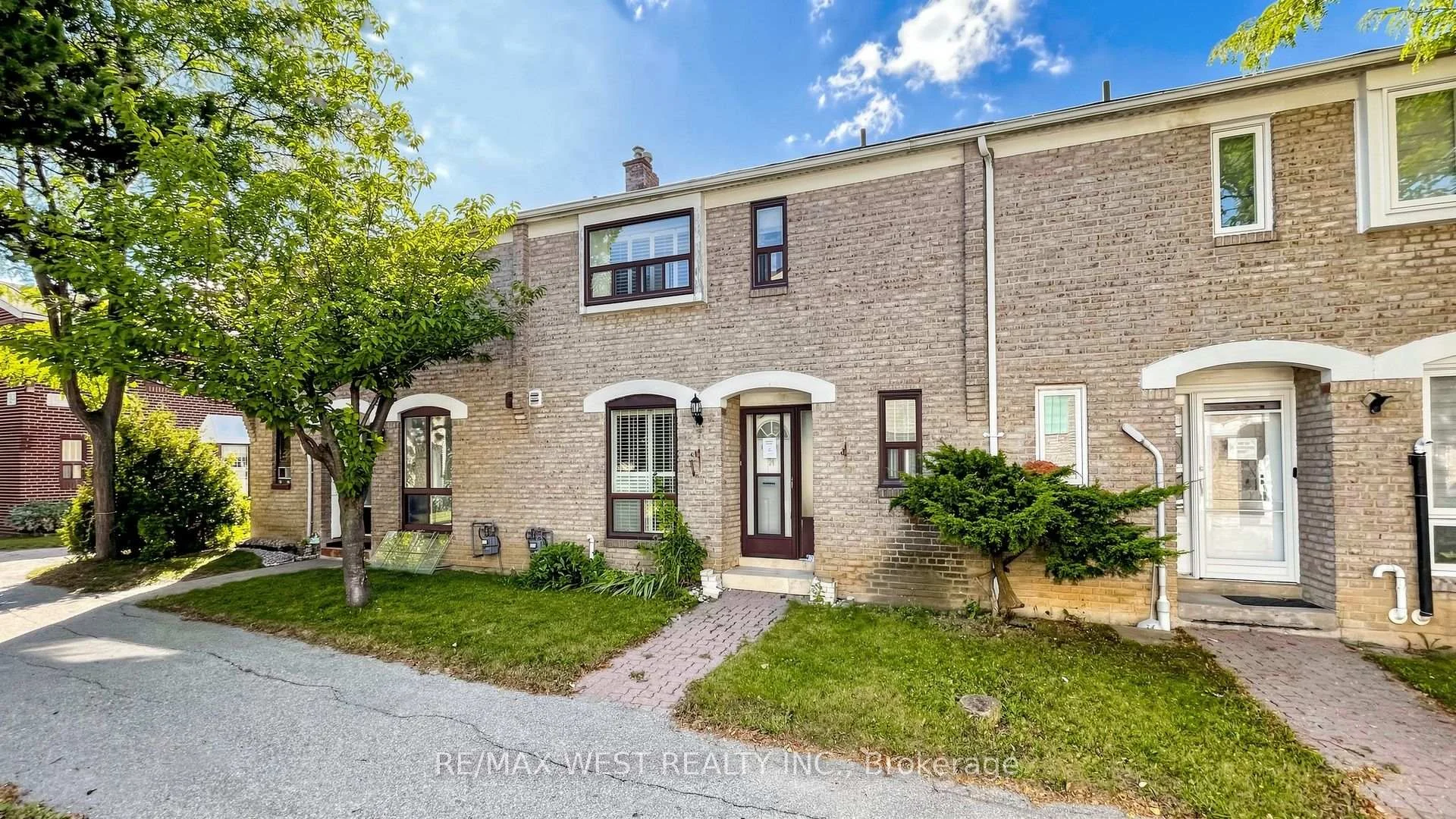 Photo 3 of Unit 24, 25 Gosford Boulevard, North York, Black Creek — HOMEH
