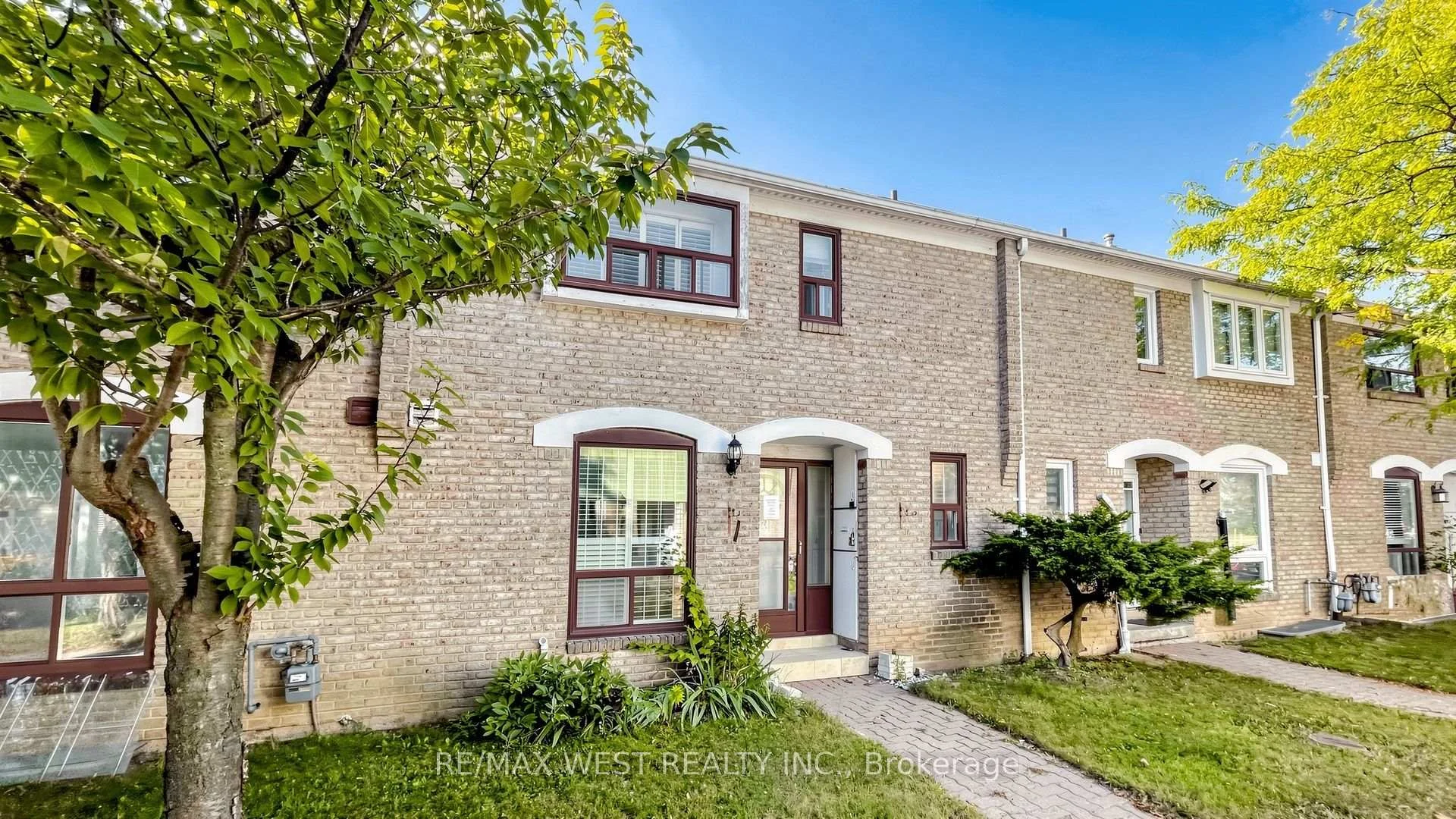 Photo 4 of Unit 24, 25 Gosford Boulevard, North York, Black Creek — HOMEH