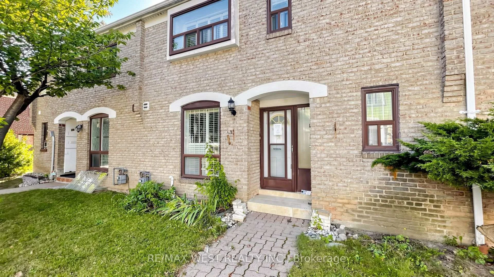 Photo 5 of Unit 24, 25 Gosford Boulevard, North York, Black Creek — HOMEH