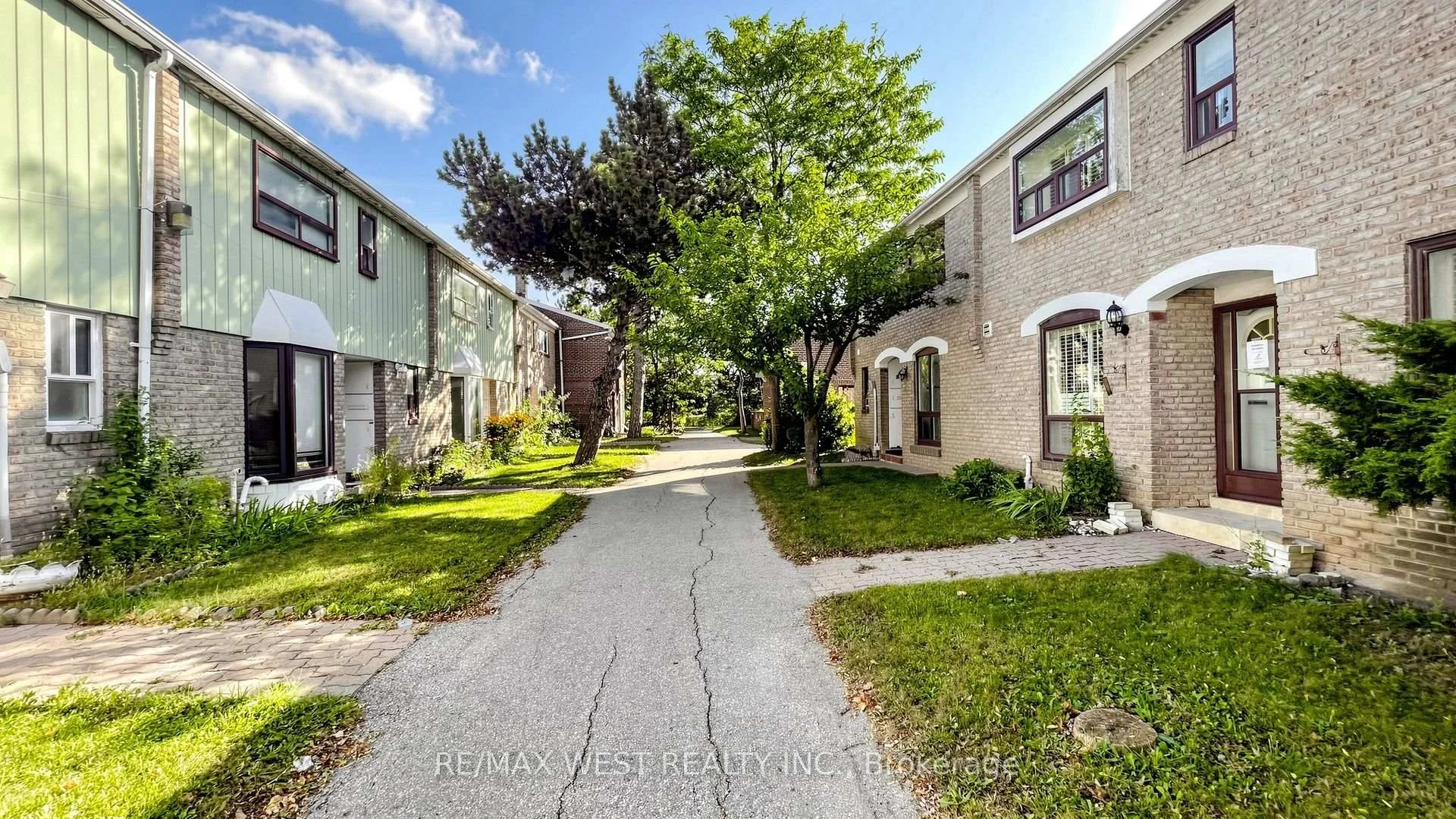 Photo 6 of Unit 24, 25 Gosford Boulevard, North York, Black Creek — HOMEH
