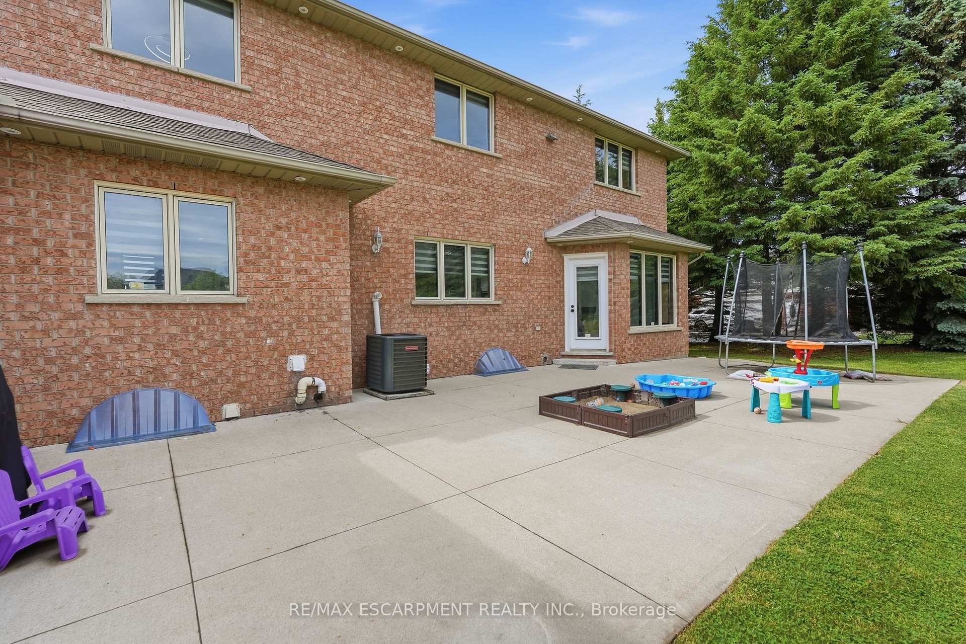 Photo 42 of 2 Currie Drive, Puslinch, Morriston — HOMEH