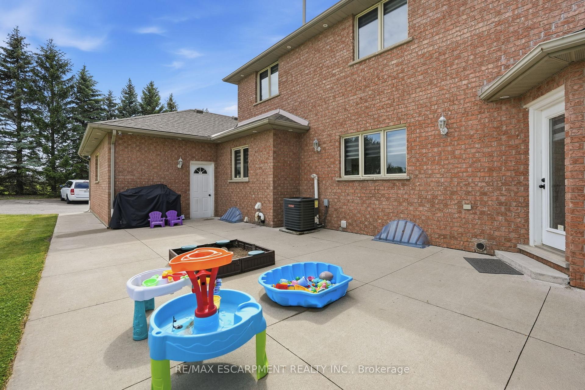 Photo 43 of 2 Currie Drive, Puslinch, Morriston — HOMEH