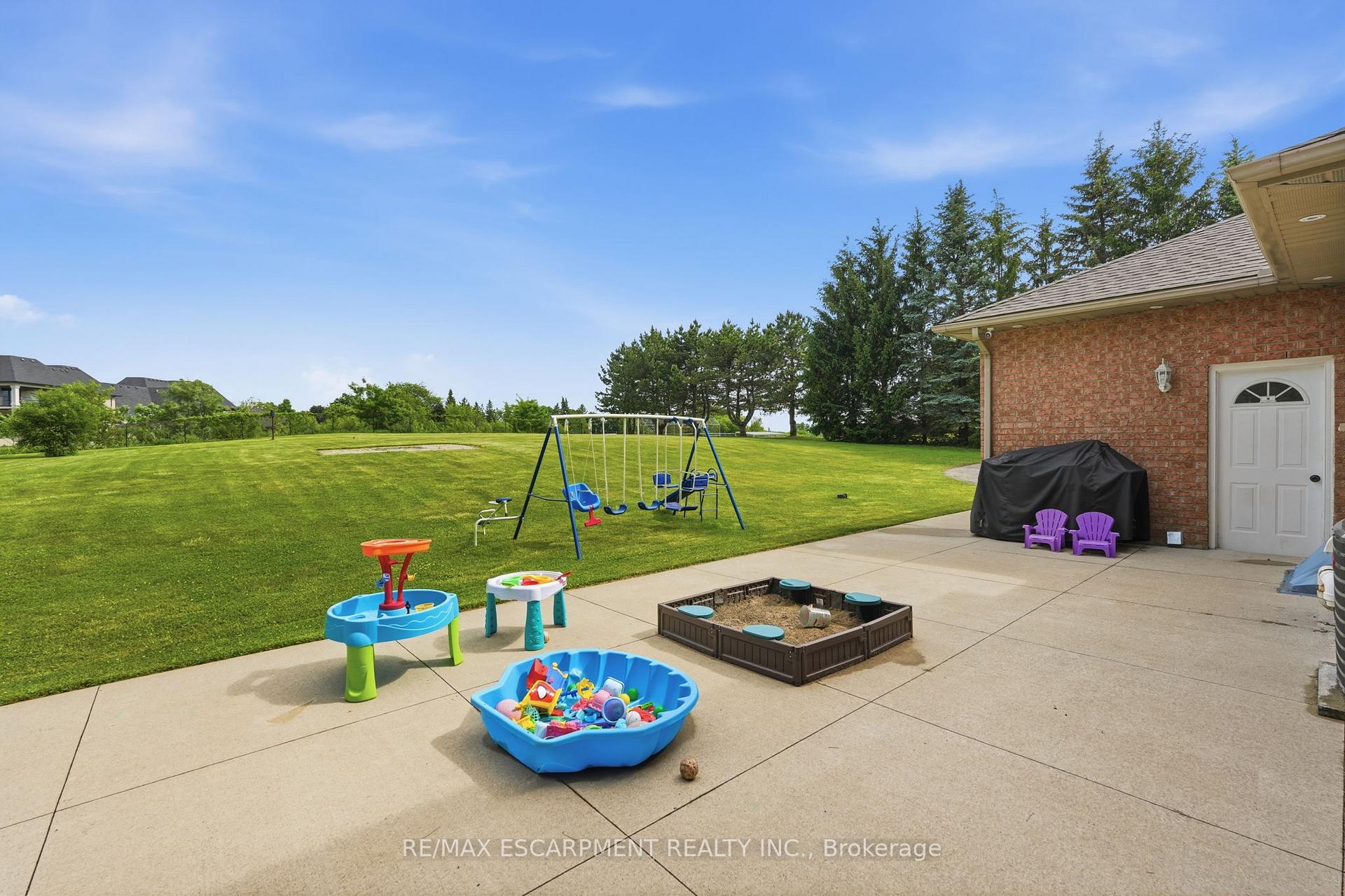 Photo 44 of 2 Currie Drive, Puslinch, Morriston — HOMEH