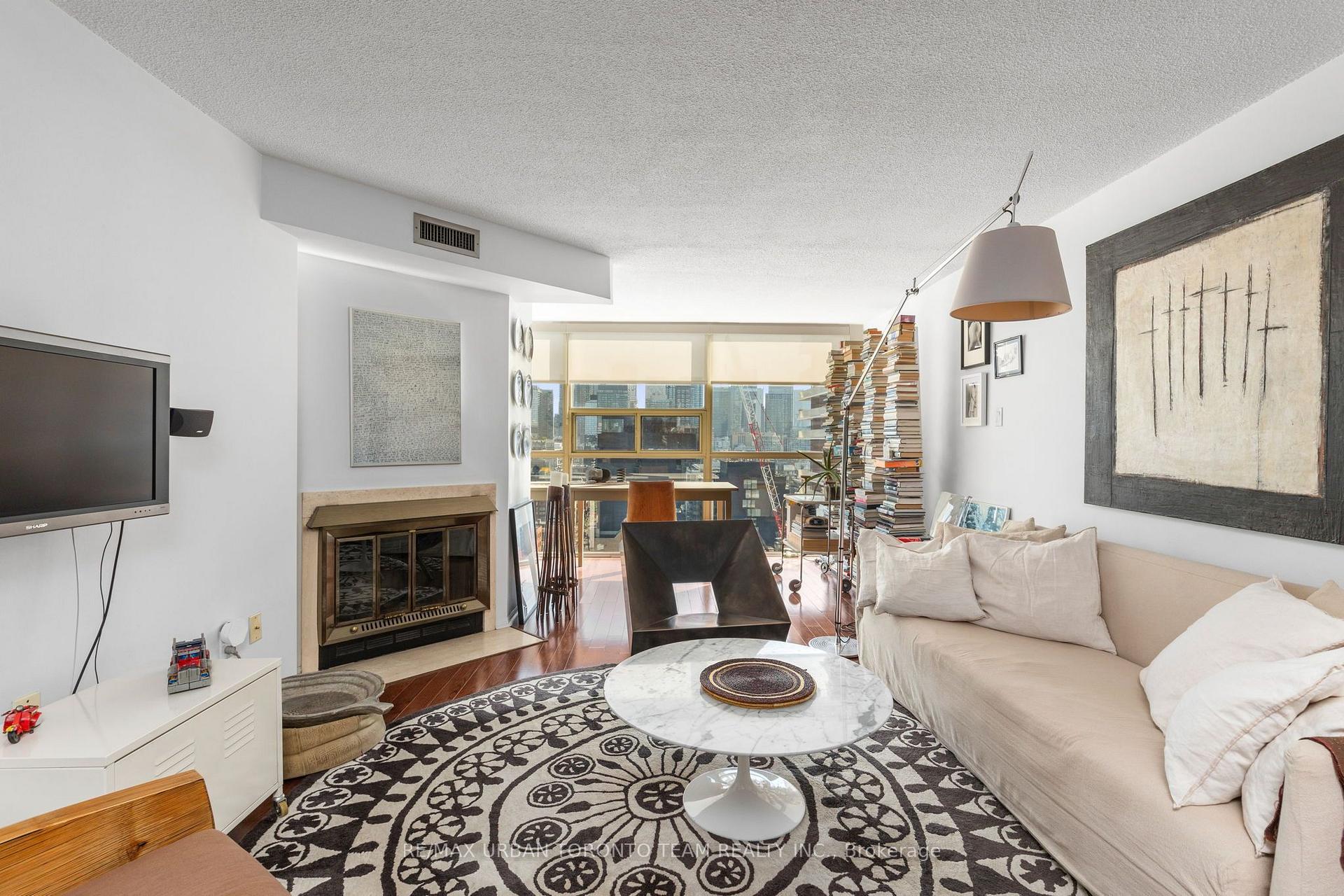 Photo 2 of Unit 1903, 705 King Street W, Toronto, Niagara — HOMEH
