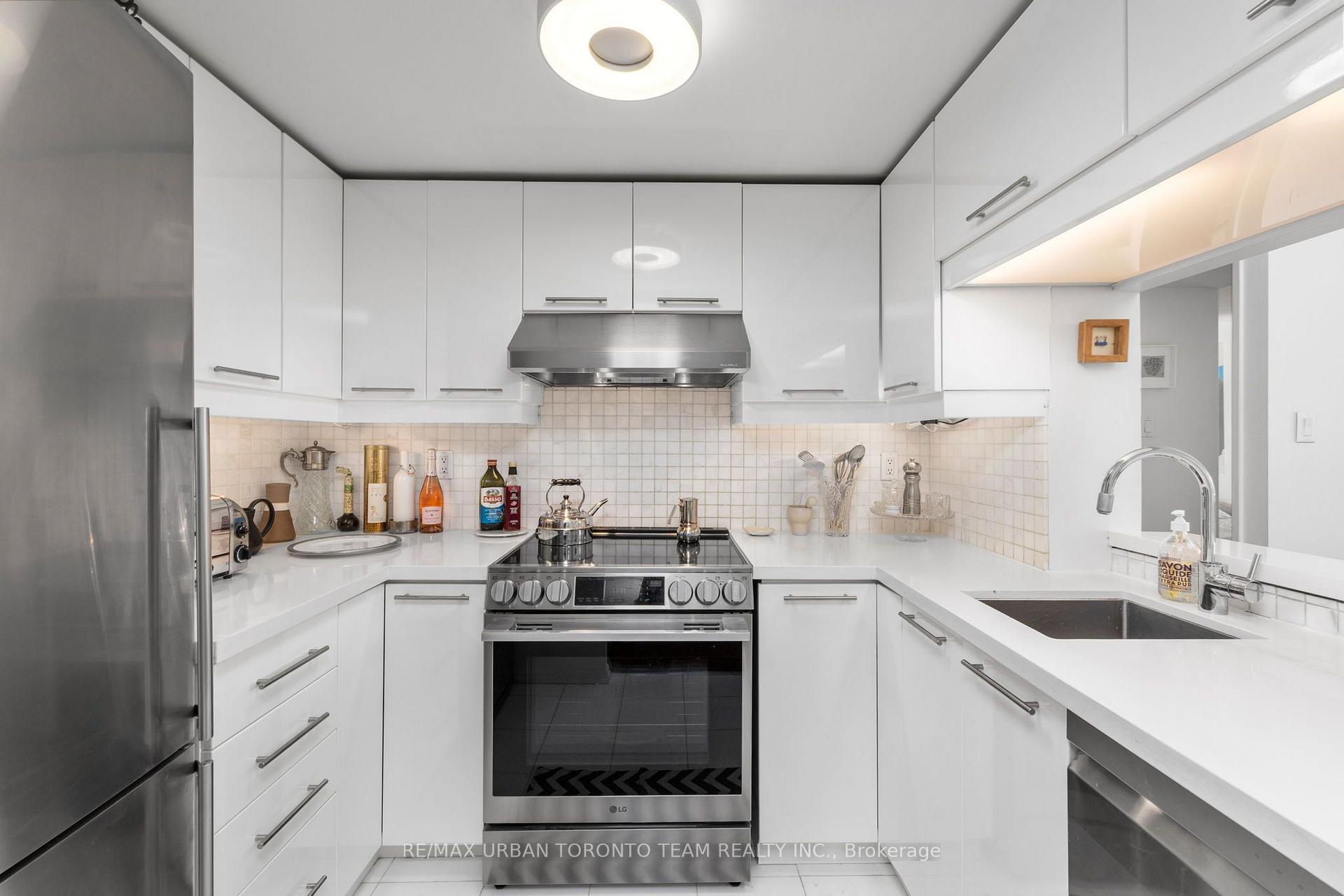 Photo 10 of Unit 1903, 705 King Street W, Toronto, Niagara — HOMEH