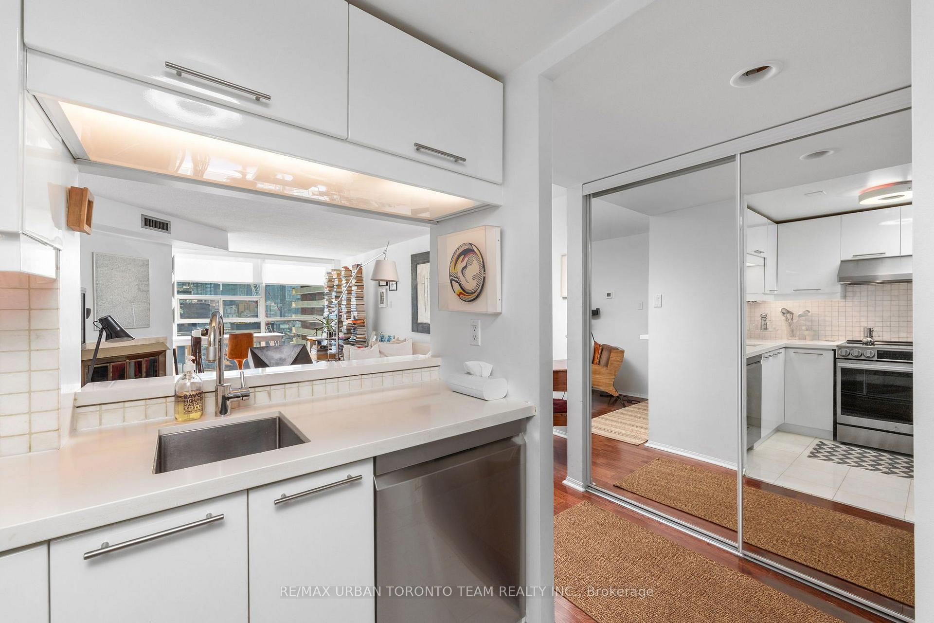Photo 13 of Unit 1903, 705 King Street W, Toronto, Niagara — HOMEH