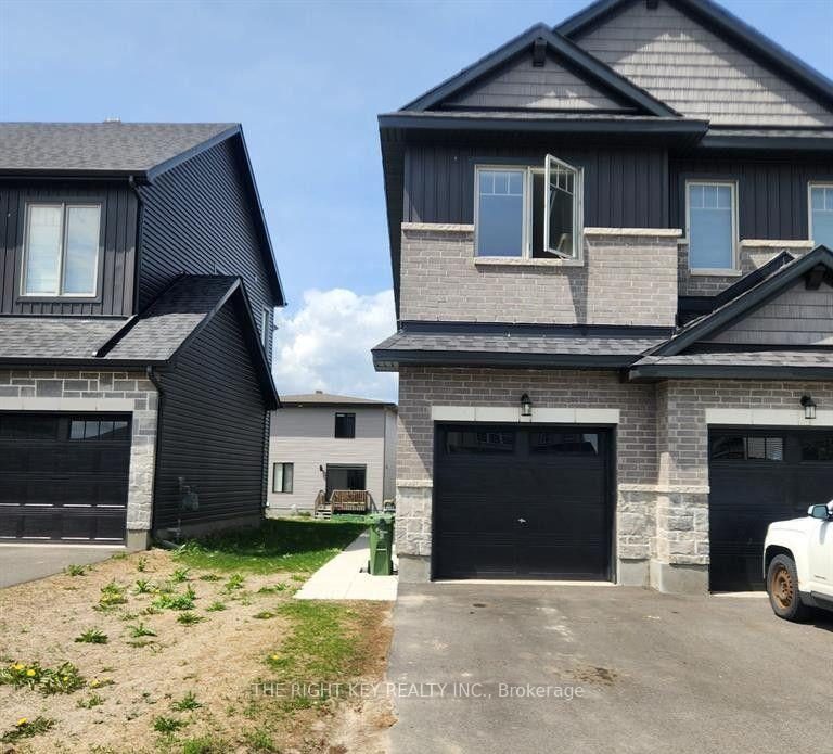 Photo 2 of 32 Dun Skipper Drive, Ottawa, Blossom Park/Kemp Park/Findlay Creek — HOMEH