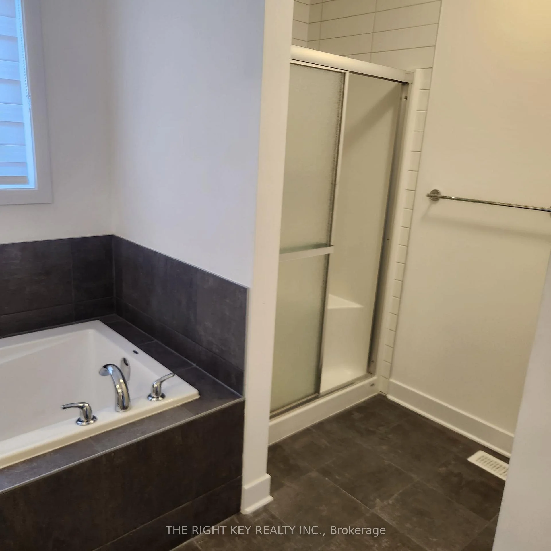 Photo 16 of 32 Dun Skipper Drive, Ottawa, Blossom Park/Kemp Park/Findlay Creek — HOMEH