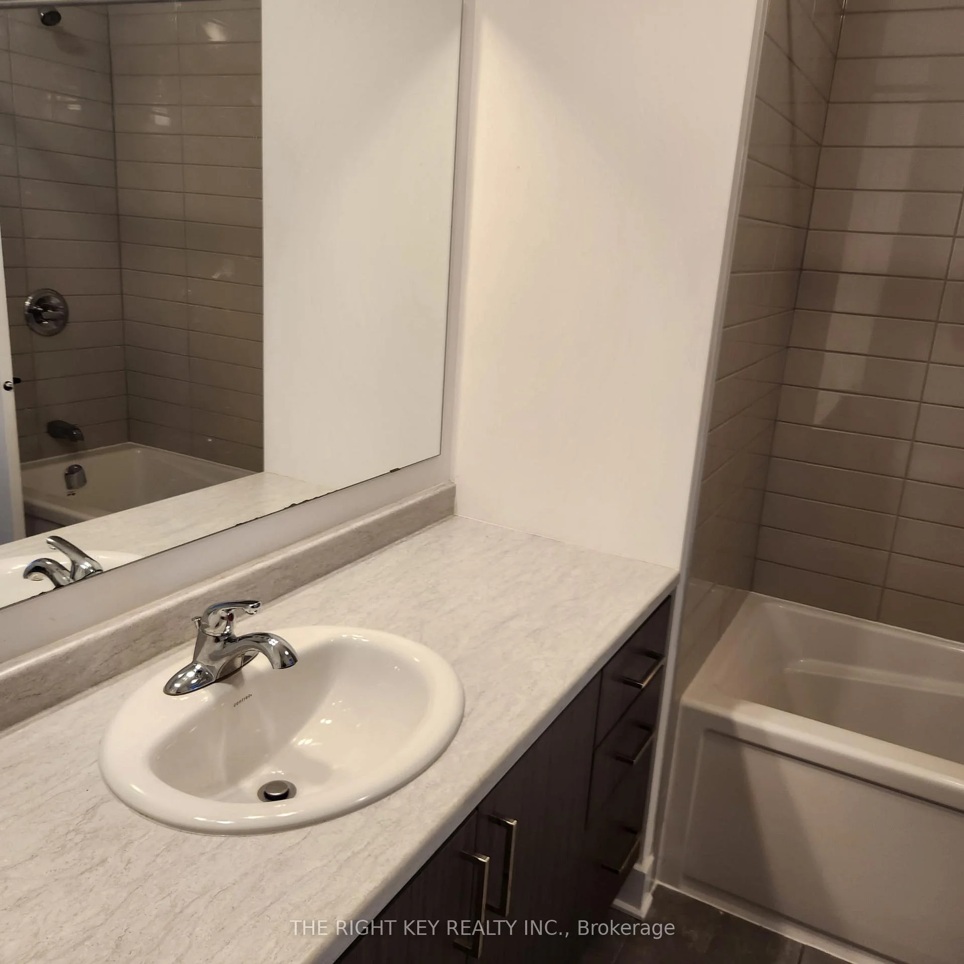 Photo 22 of 32 Dun Skipper Drive, Ottawa, Blossom Park/Kemp Park/Findlay Creek — HOMEH