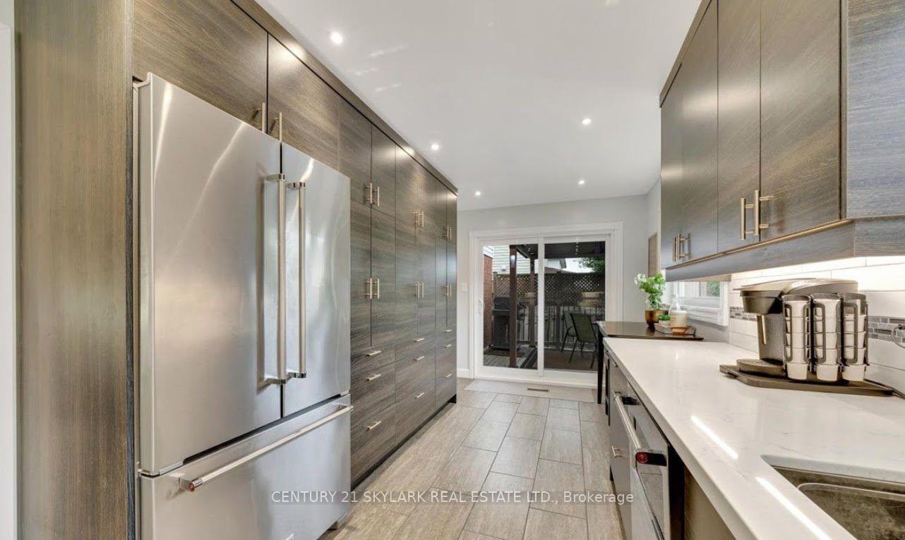 Photo 2 of 107 Clayton Crescent, Clarington, Bowmanville — HOMEH