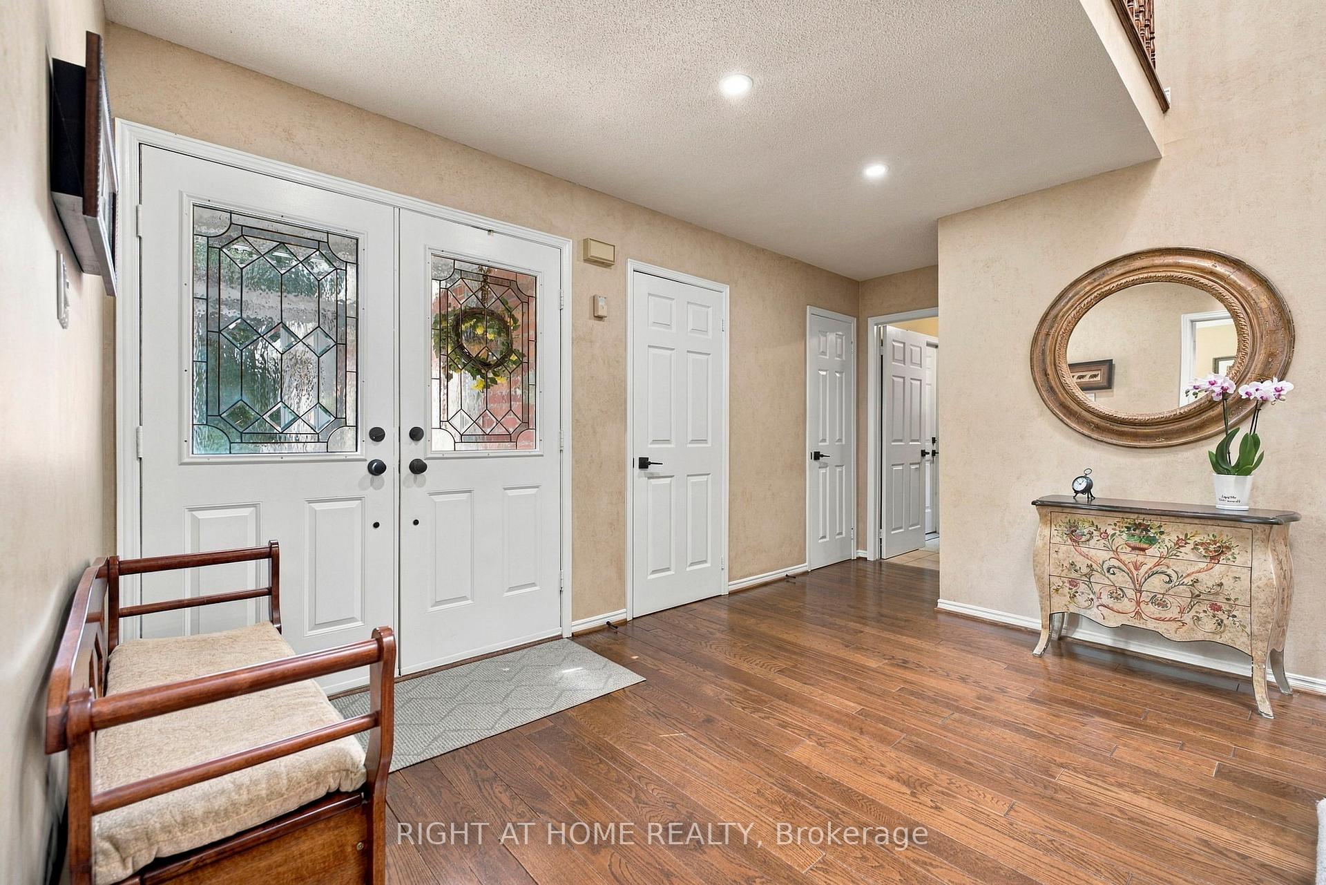 Photo 6 of 20 Mowat Court, Brampton, Heart Lake East — HOMEH