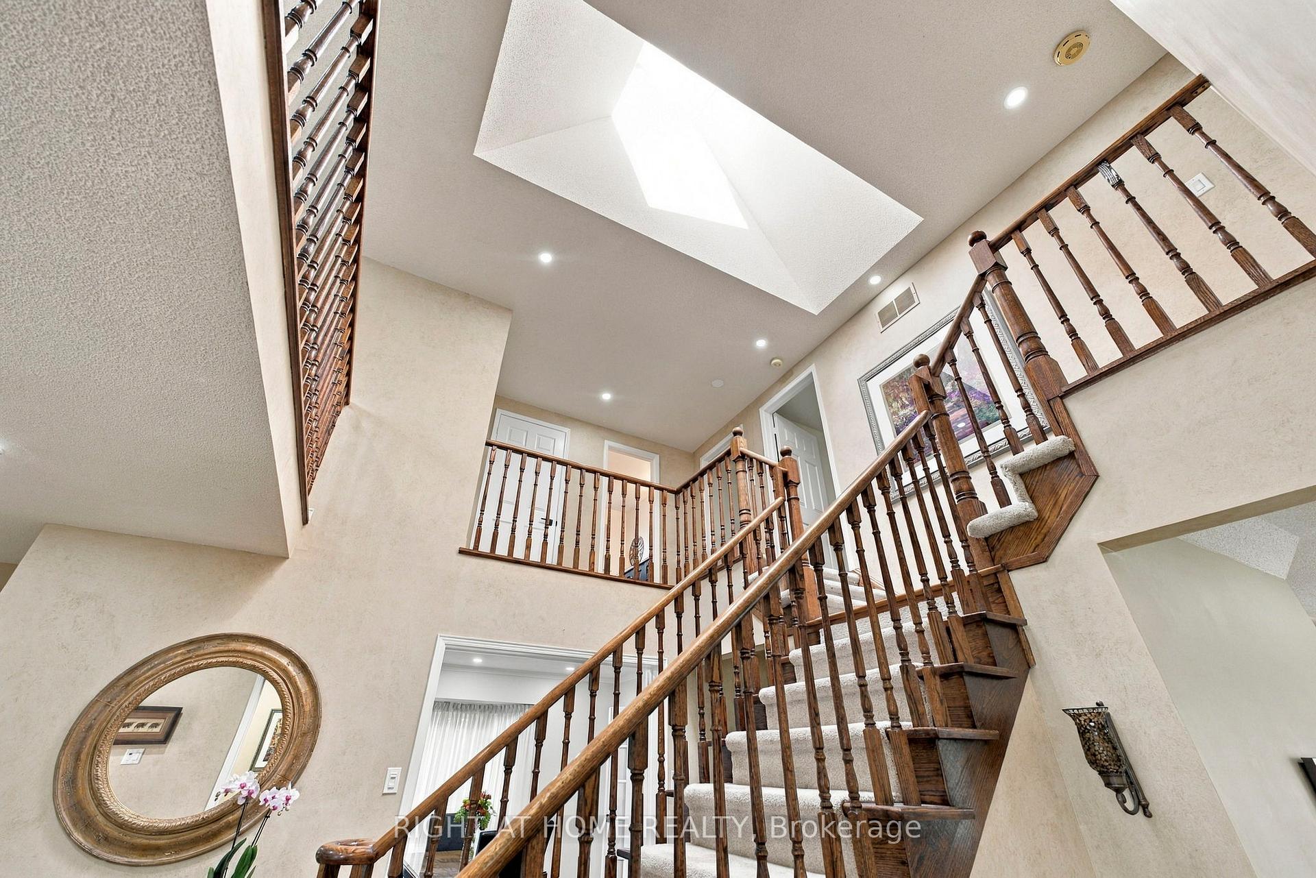 Photo 8 of 20 Mowat Court, Brampton, Heart Lake East — HOMEH