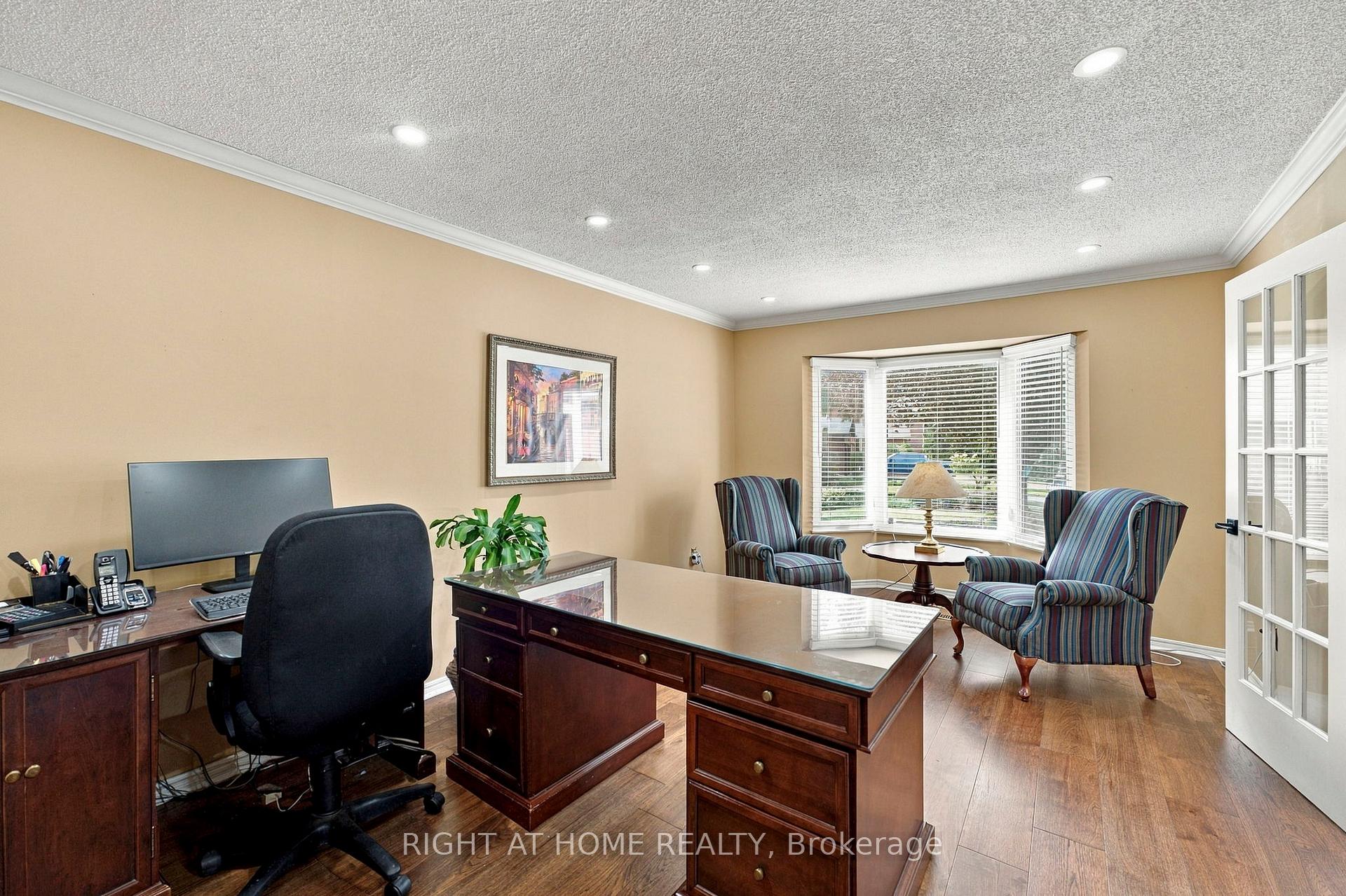 Photo 9 of 20 Mowat Court, Brampton, Heart Lake East — HOMEH