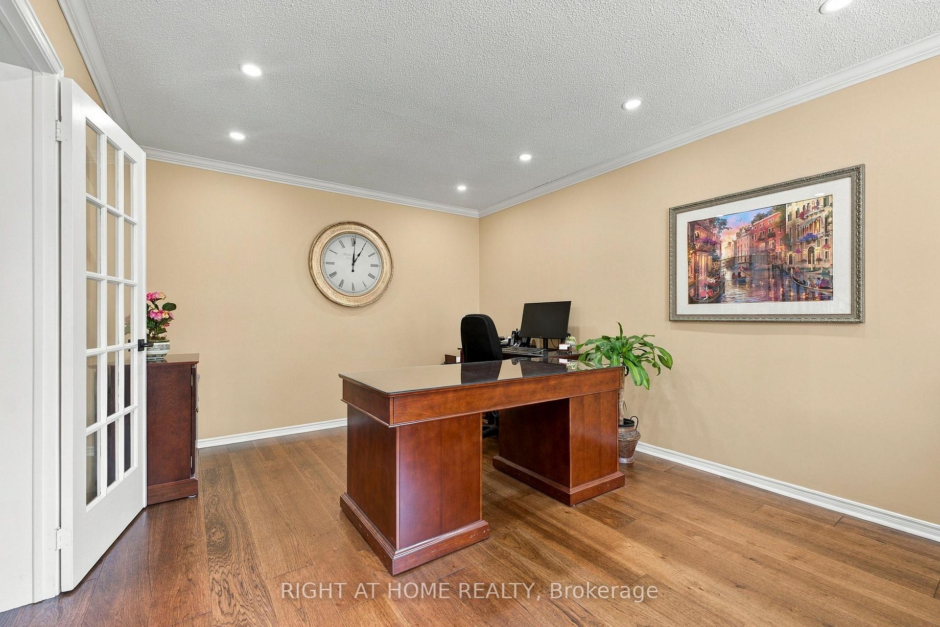 Photo 10 of 20 Mowat Court, Brampton, Heart Lake East — HOMEH