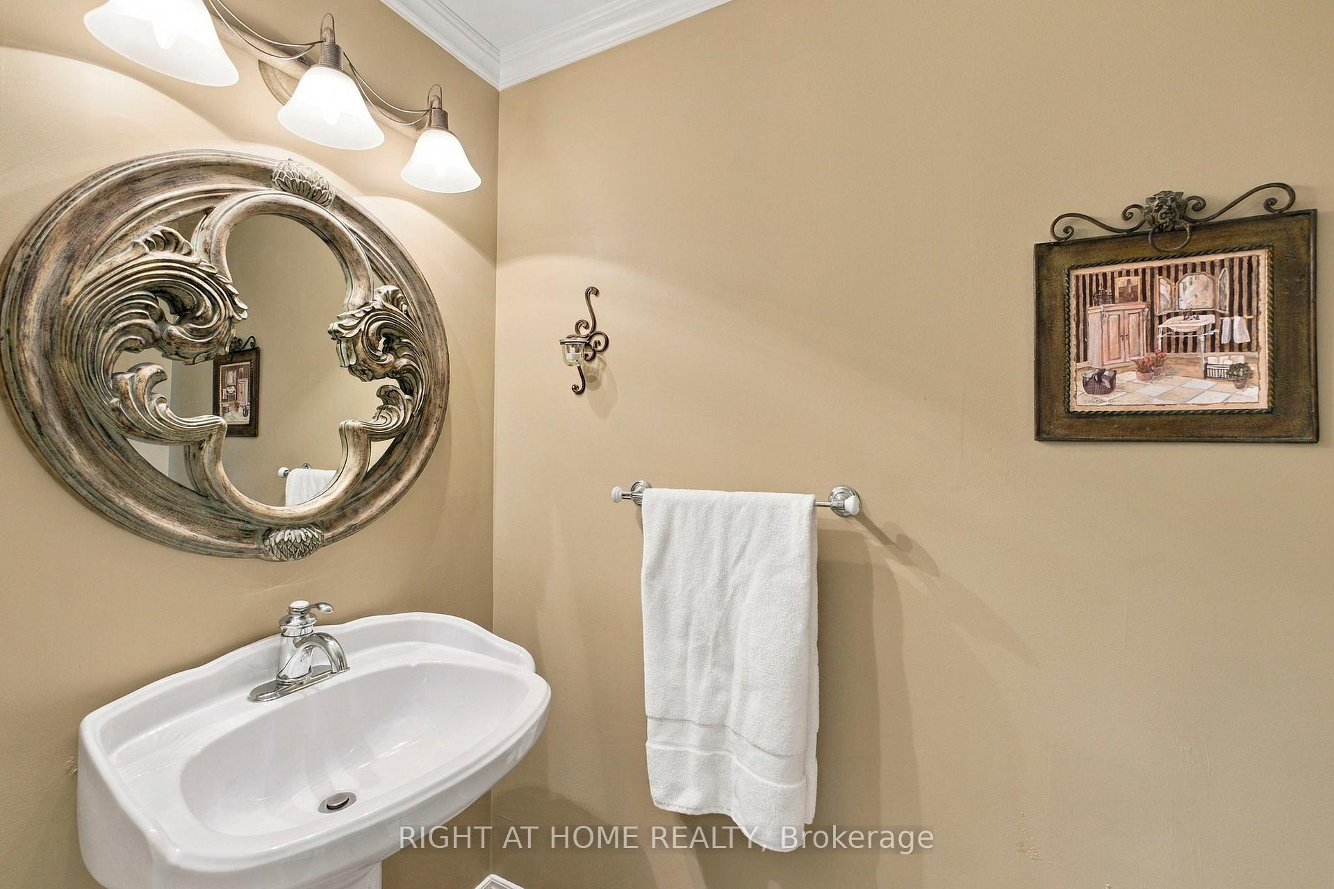Photo 11 of 20 Mowat Court, Brampton, Heart Lake East — HOMEH
