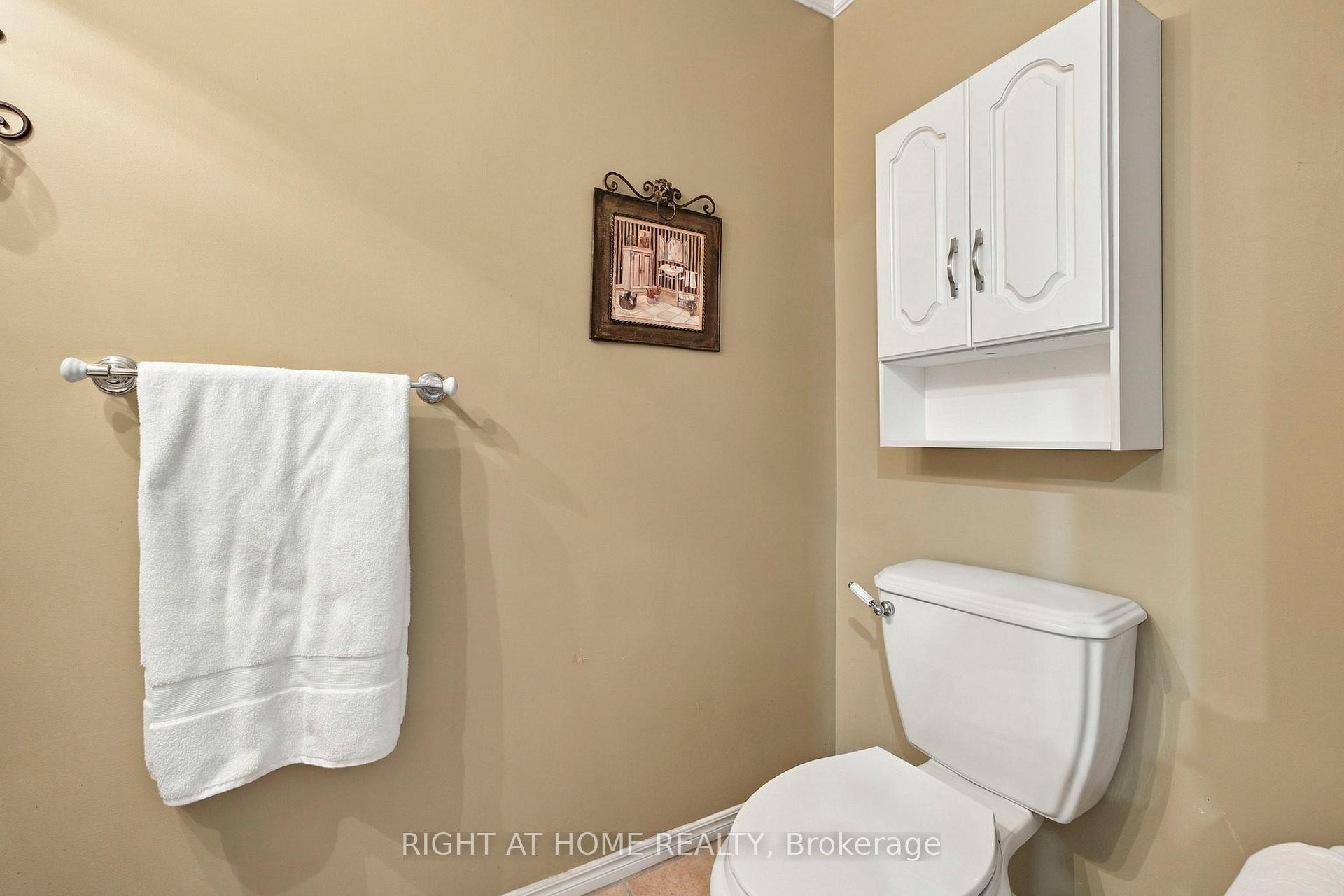Photo 12 of 20 Mowat Court, Brampton, Heart Lake East — HOMEH