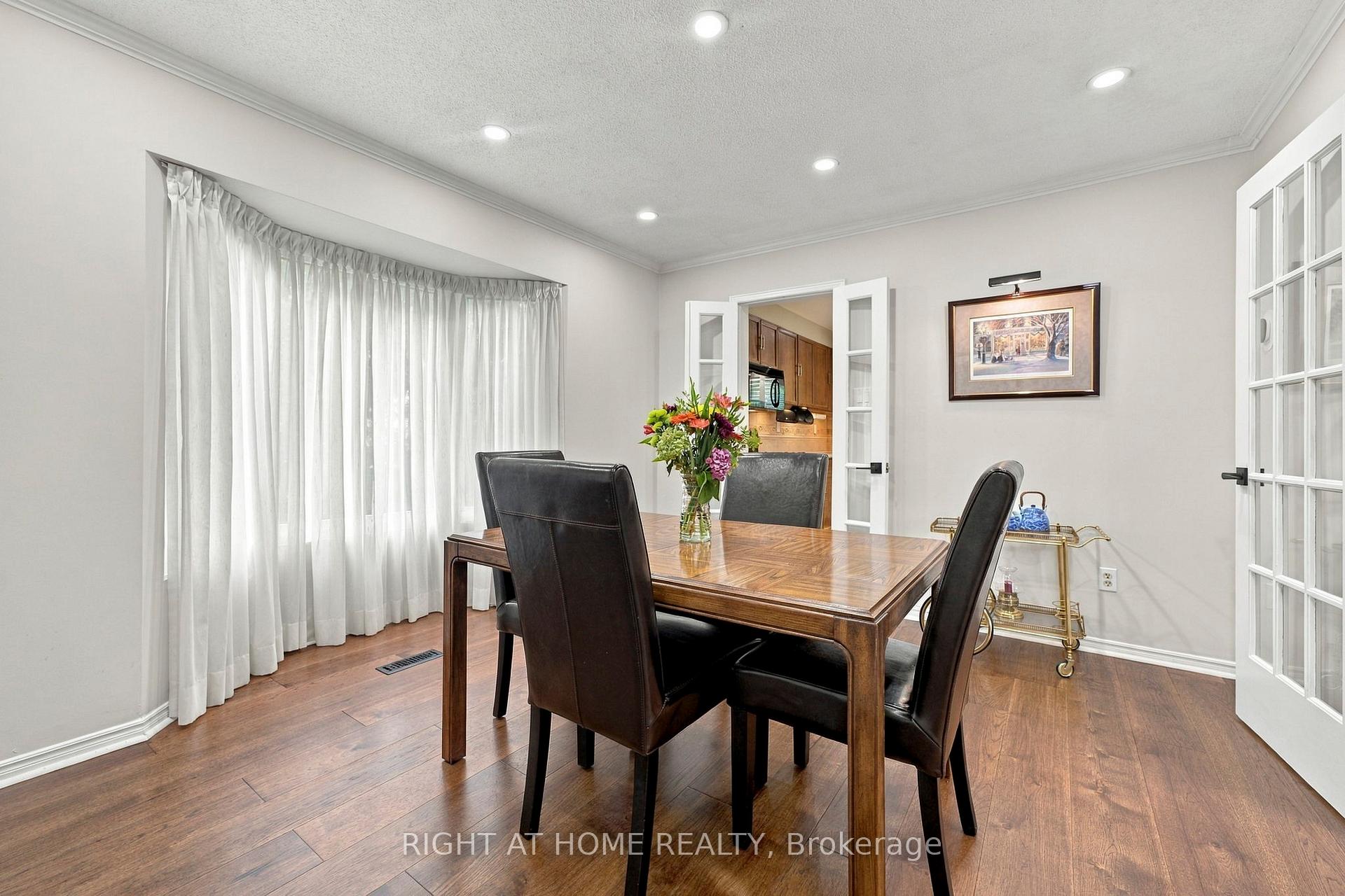 Photo 14 of 20 Mowat Court, Brampton, Heart Lake East — HOMEH