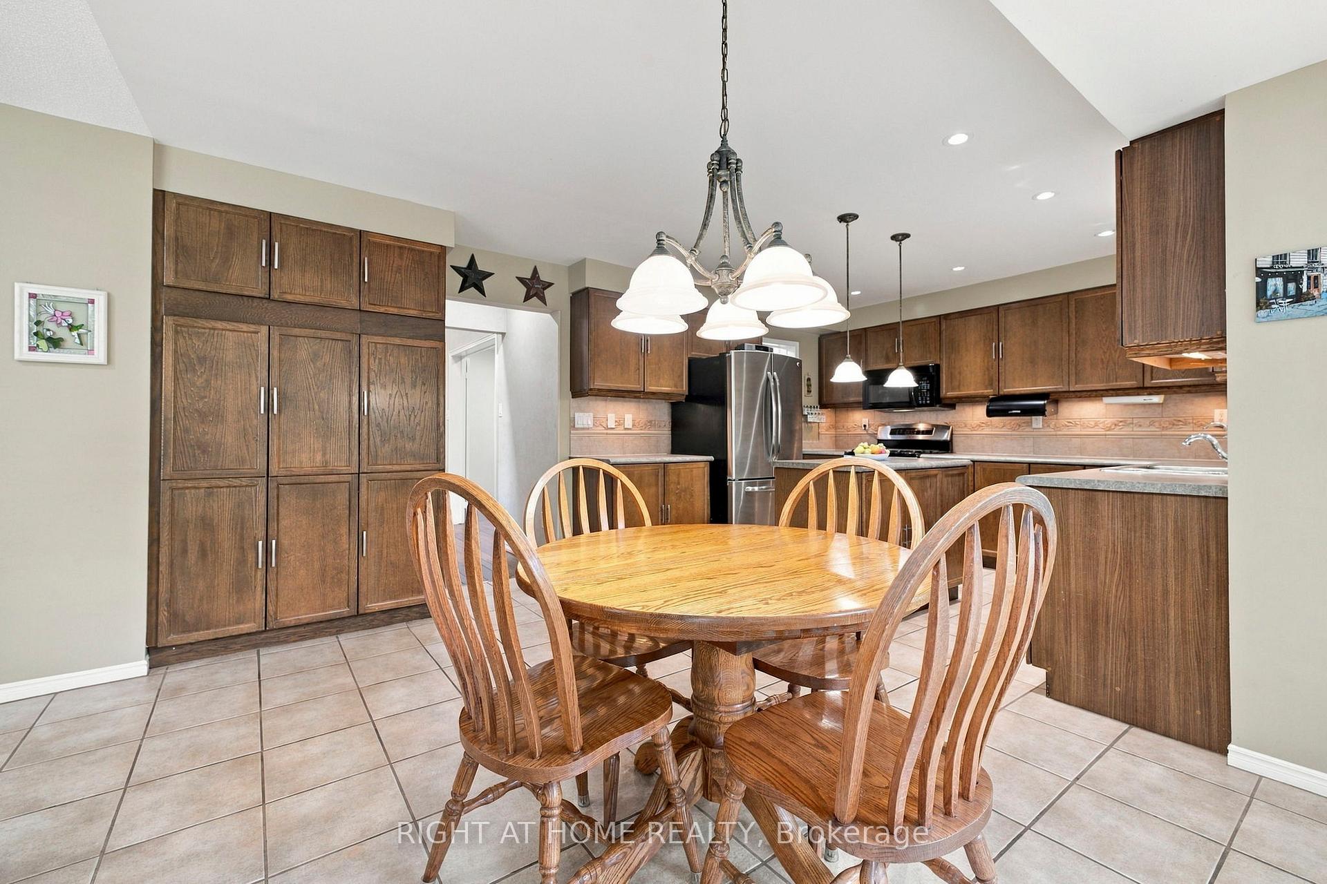 Photo 17 of 20 Mowat Court, Brampton, Heart Lake East — HOMEH