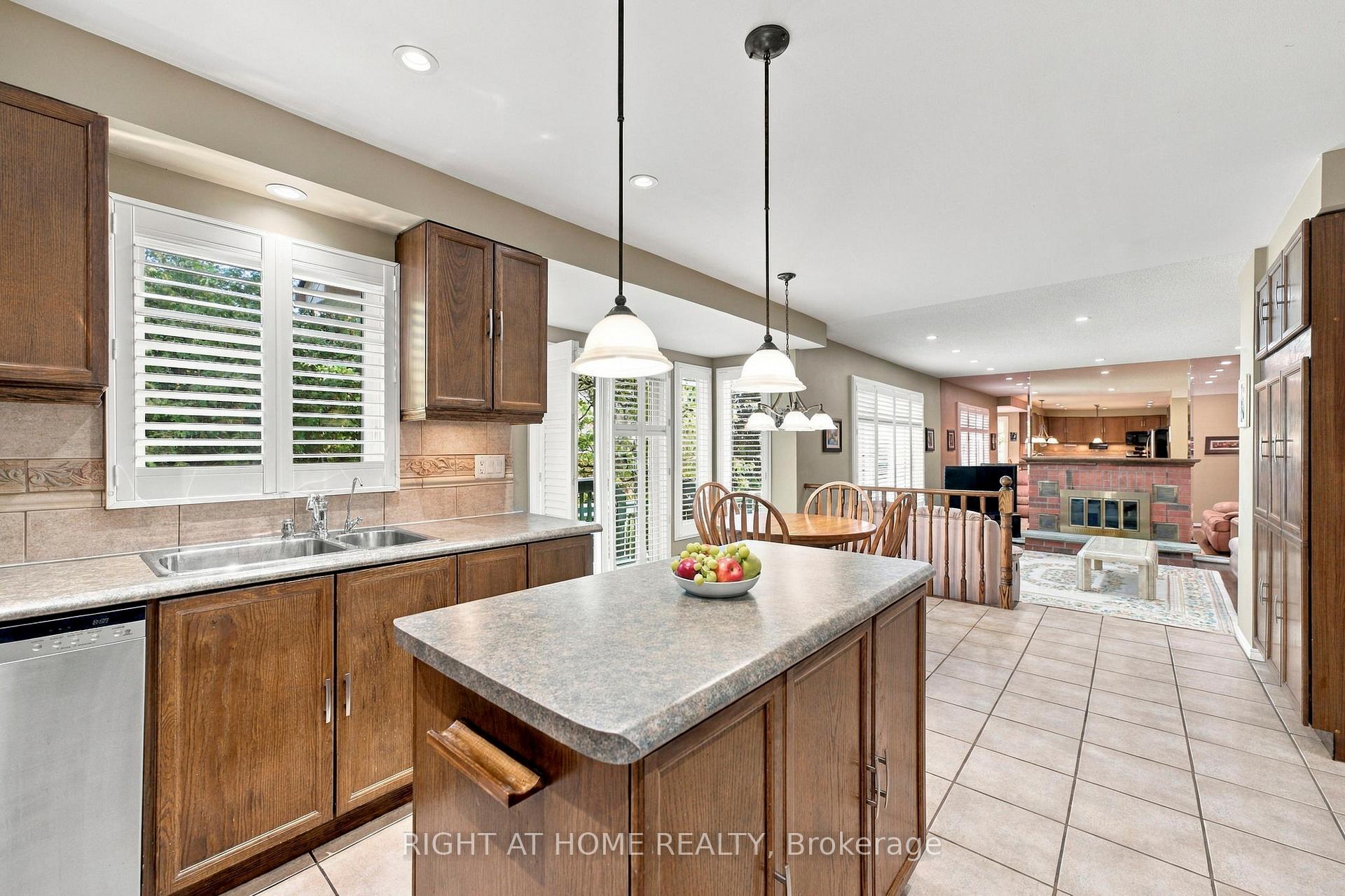 Photo 21 of 20 Mowat Court, Brampton, Heart Lake East — HOMEH