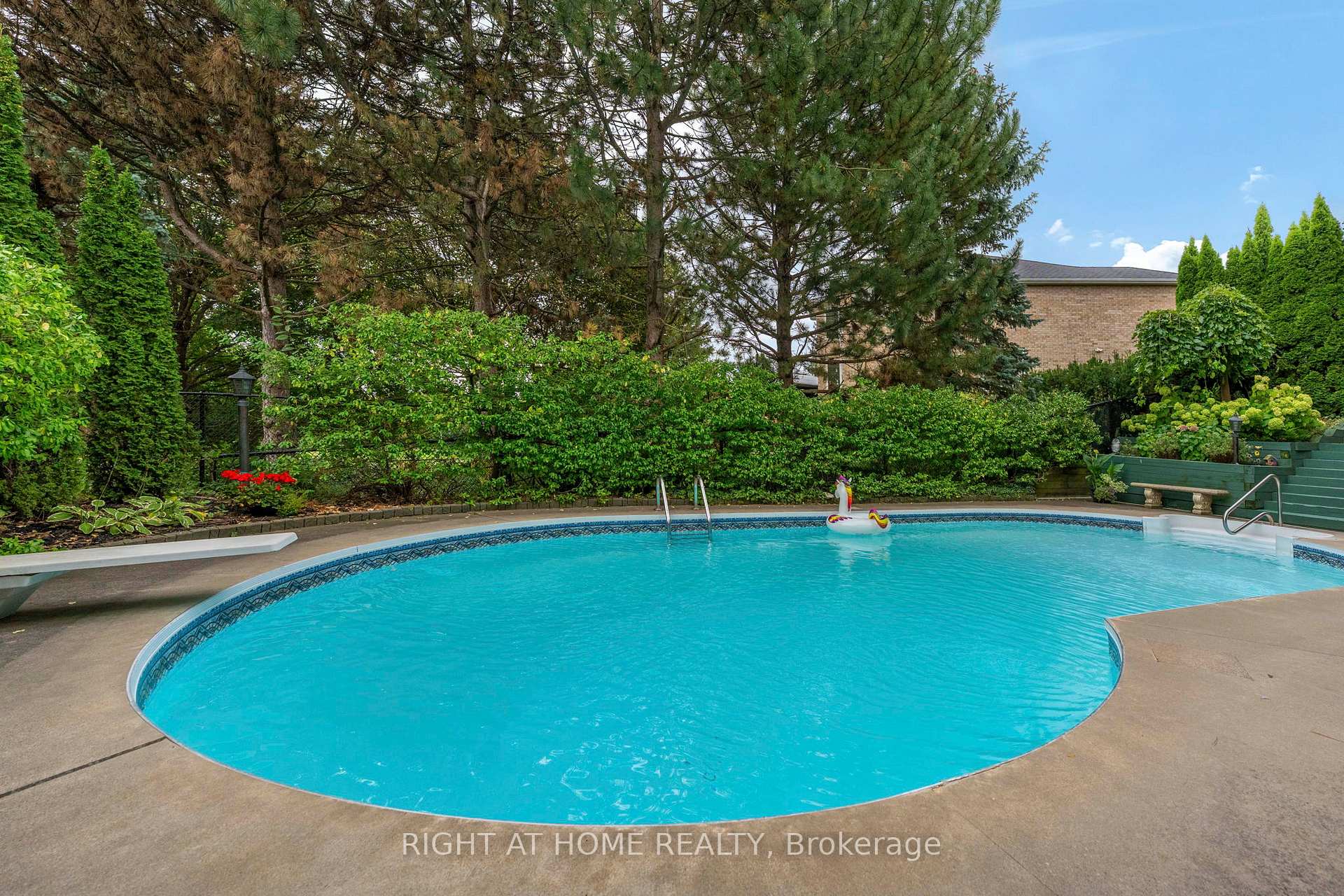 Photo 48 of 20 Mowat Court, Brampton, Heart Lake East — HOMEH