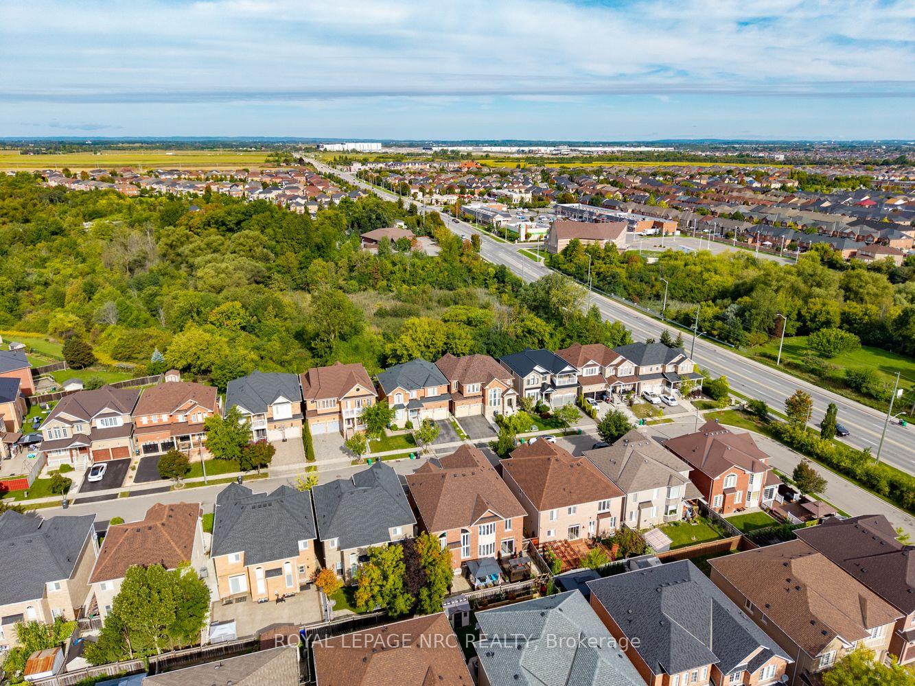 Photo 10 of 25 Maverick Crescent, Brampton, Sandringham-Wellington — HOMEH