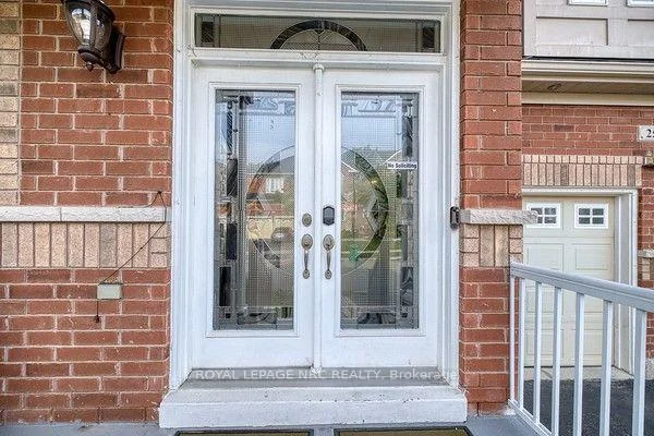 Photo 3 of 25 Maverick Crescent, Brampton, Sandringham-Wellington — HOMEH