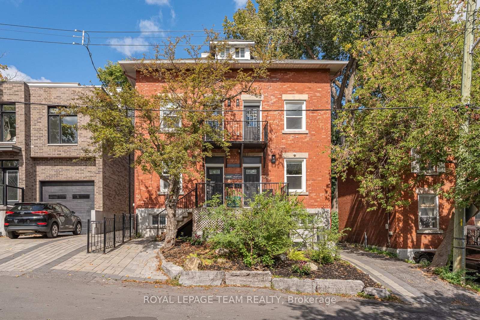 Photo of 447 - 449 Green Avenue
