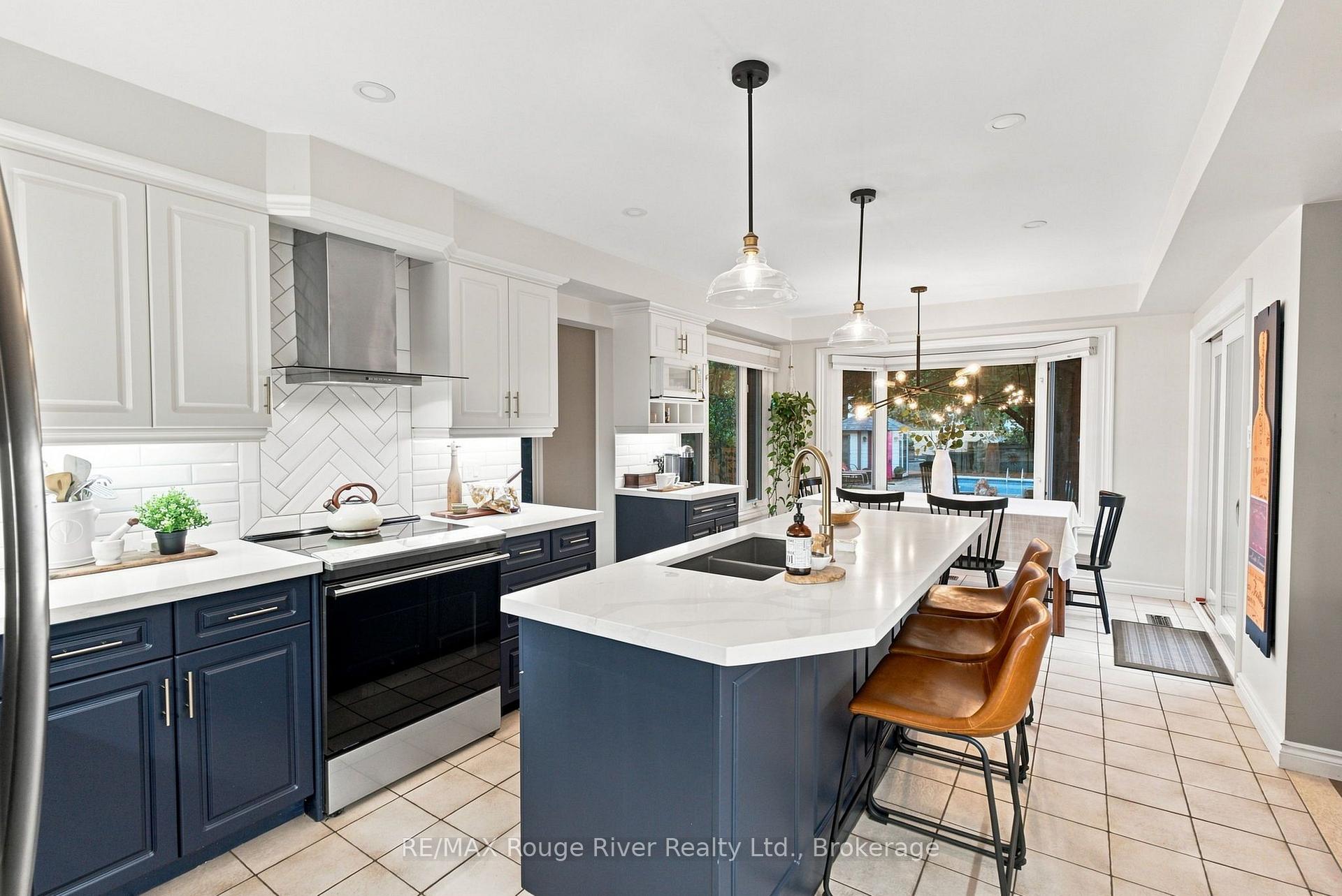 Photo 12 of 7 Lyndhurst Crescent, Whitby, Williamsburg — HOMEH
