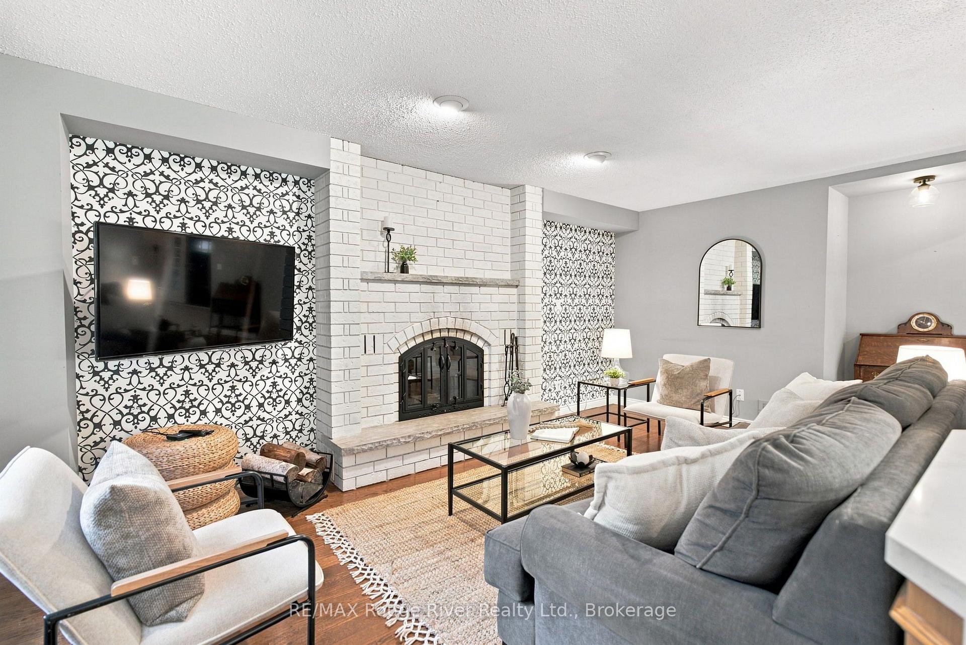 Photo 15 of 7 Lyndhurst Crescent, Whitby, Williamsburg — HOMEH