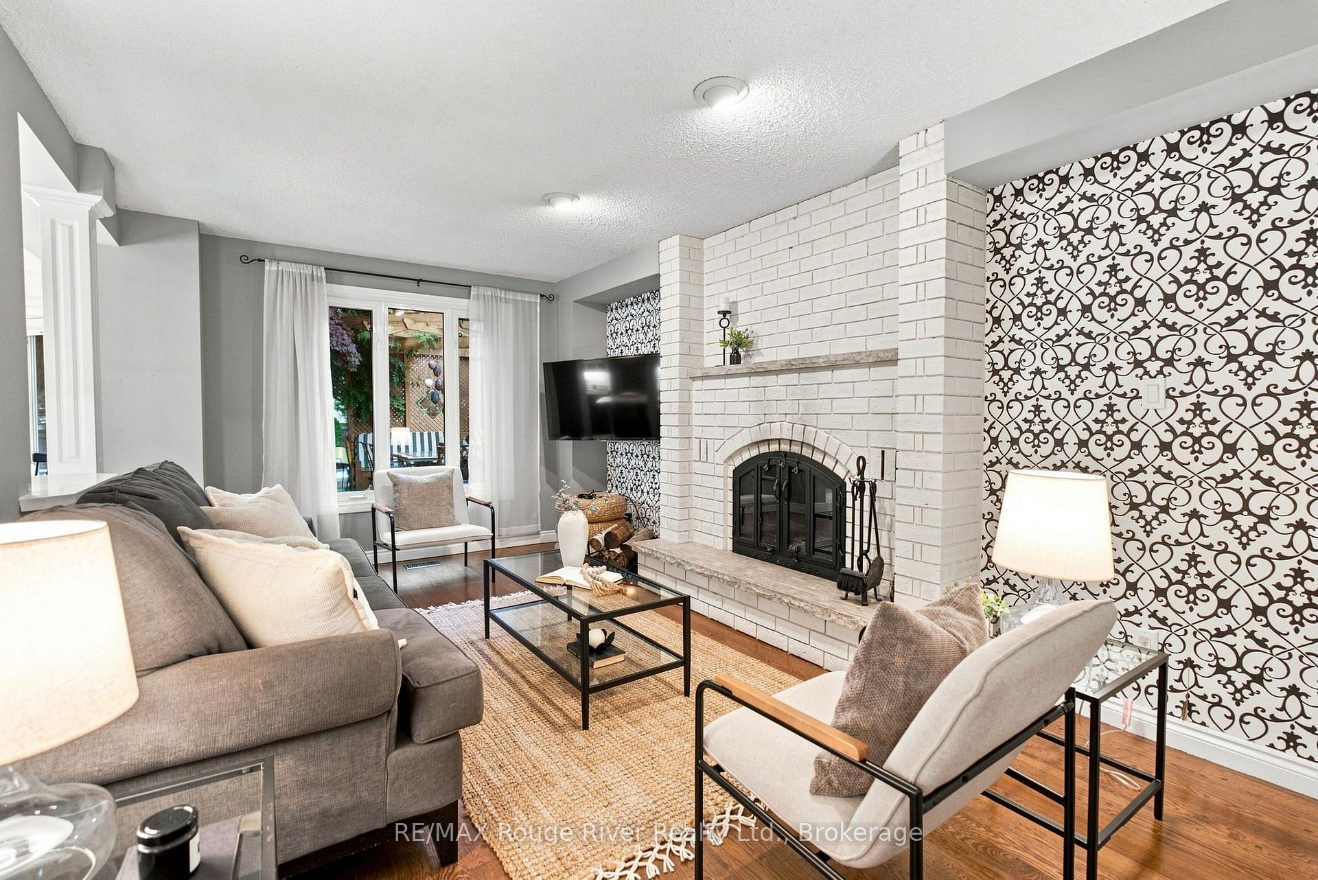 Photo 16 of 7 Lyndhurst Crescent, Whitby, Williamsburg — HOMEH