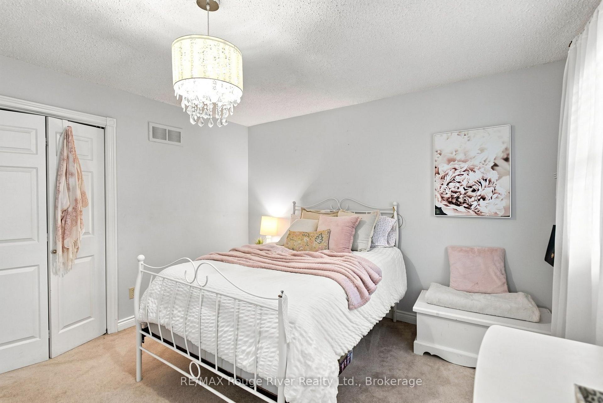 Photo 25 of 7 Lyndhurst Crescent, Whitby, Williamsburg — HOMEH