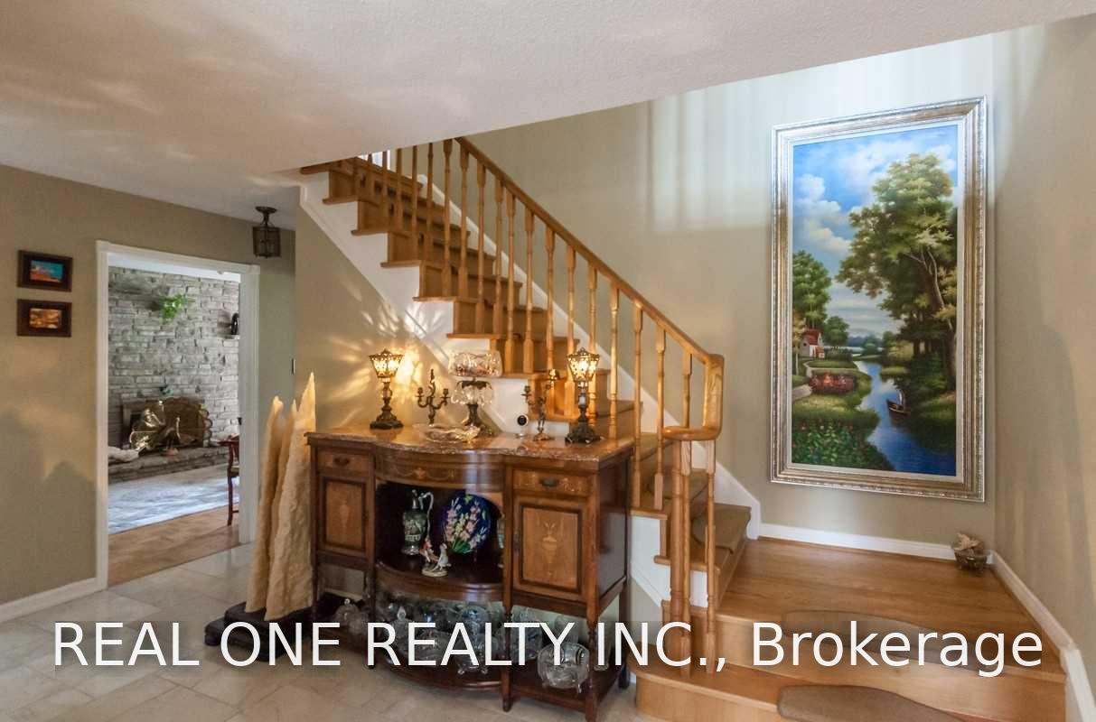 Photo 5 of 125 Briarwood Road, Markham, Unionville — HOMEH