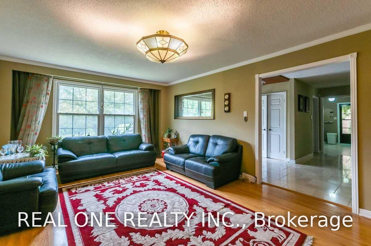 Photo 8 of 125 Briarwood Road, Markham, Unionville — HOMEH