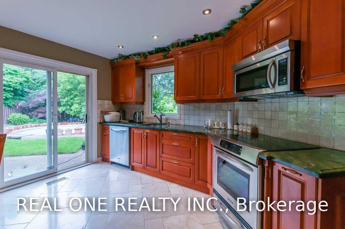 Photo 12 of 125 Briarwood Road, Markham, Unionville — HOMEH