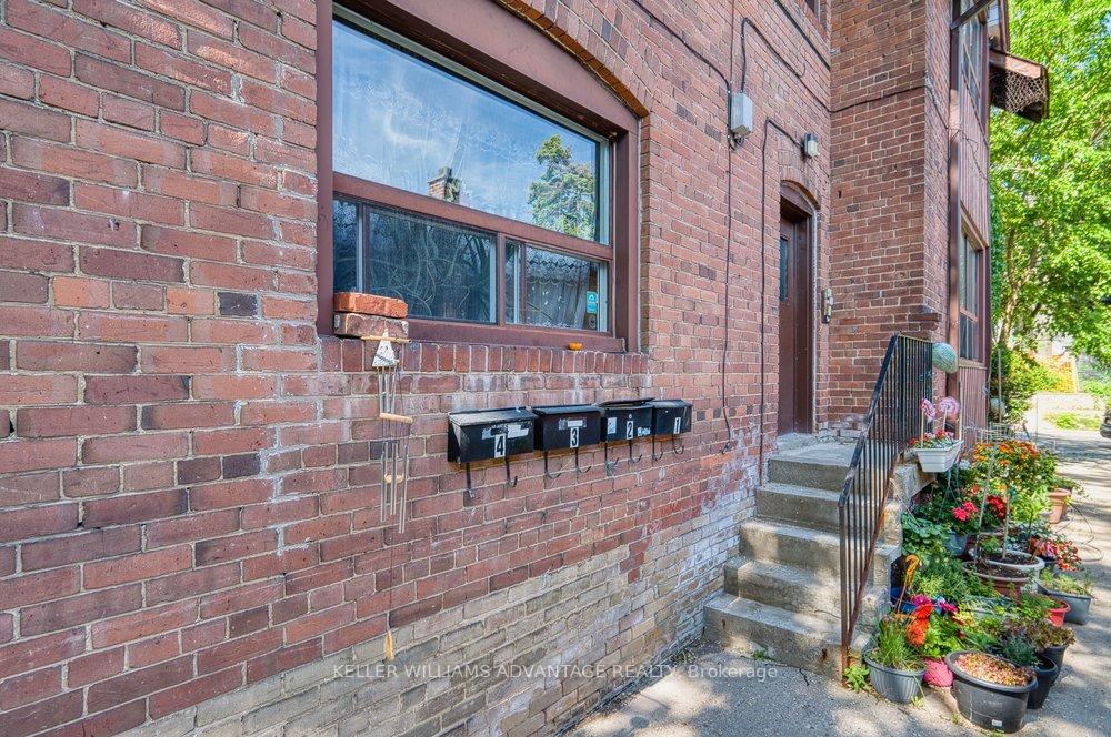 Photo 5 of 24 Indian Road Crescent, Toronto, High Park North — HOMEH