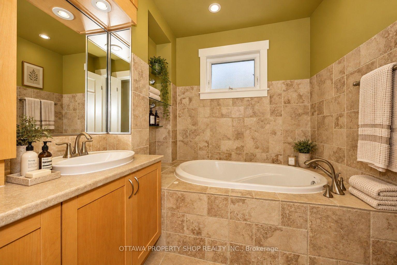 Photo 19 of 3146 Dumaurier Avenue, Ottawa, Fairfield Heights — HOMEH