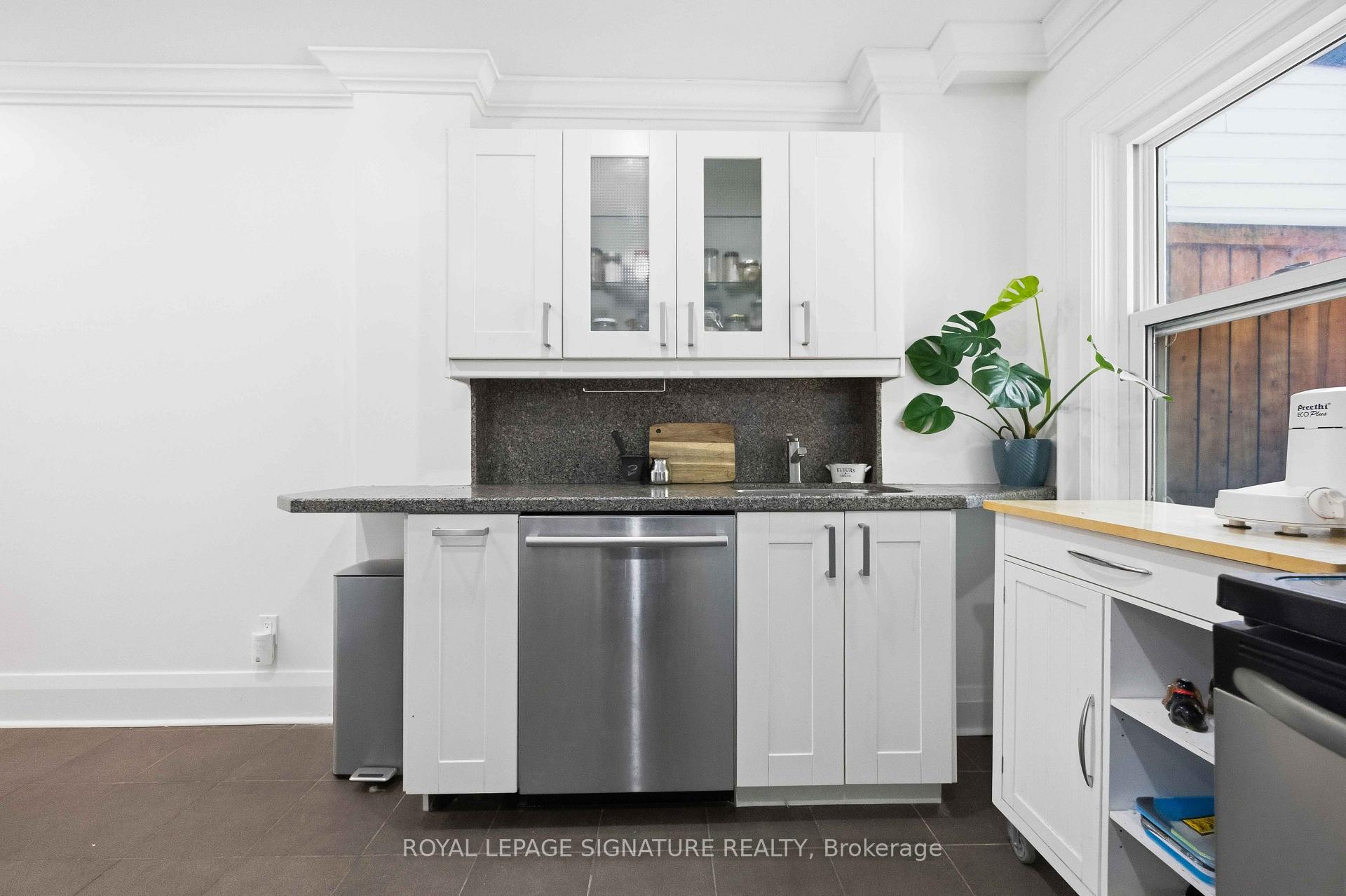 Photo 10 of 150 Elmer Avenue, Toronto, The Beaches — HOMEH