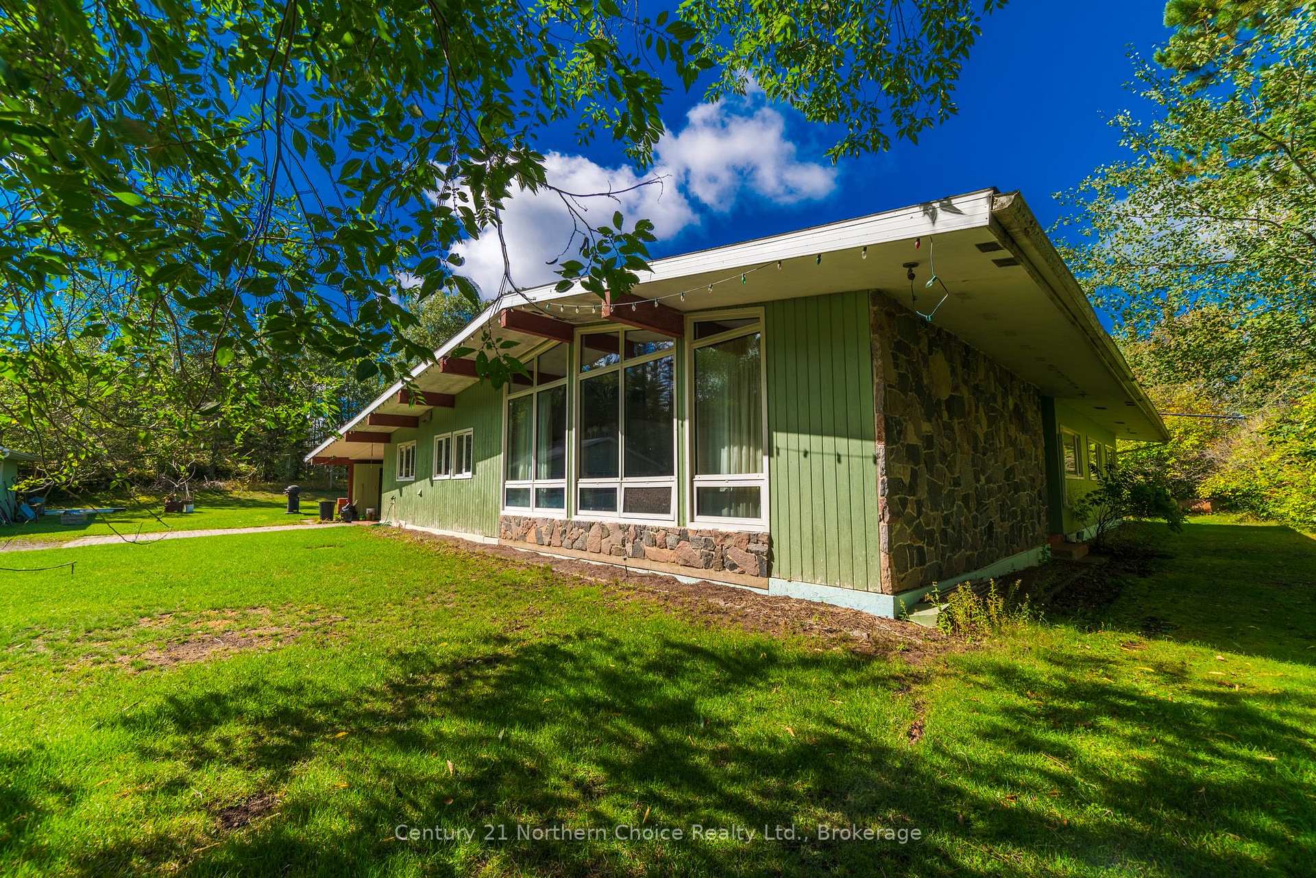 Photo 4 of 15 Parmeter Road, Kenora, Kenora East — HOMEH
